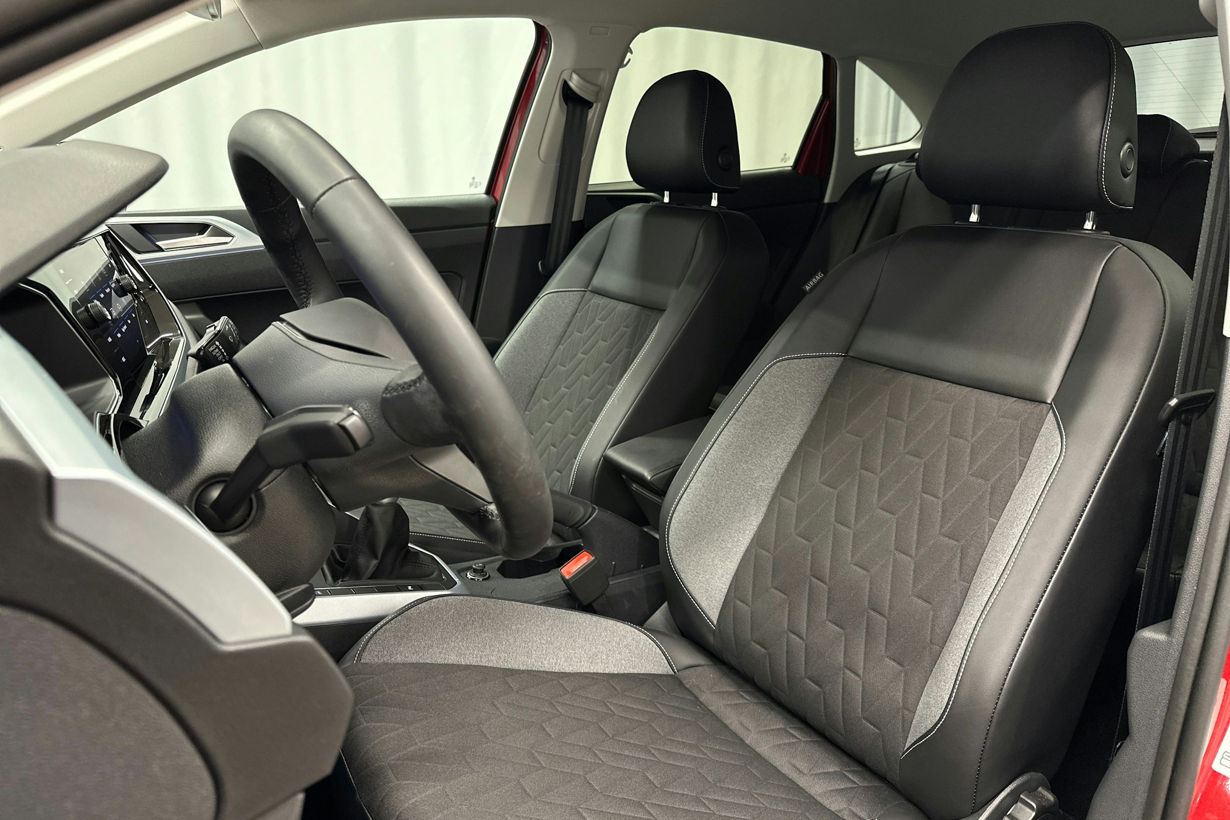 punainen Volkswagen Taigo 2025 kuva 15.