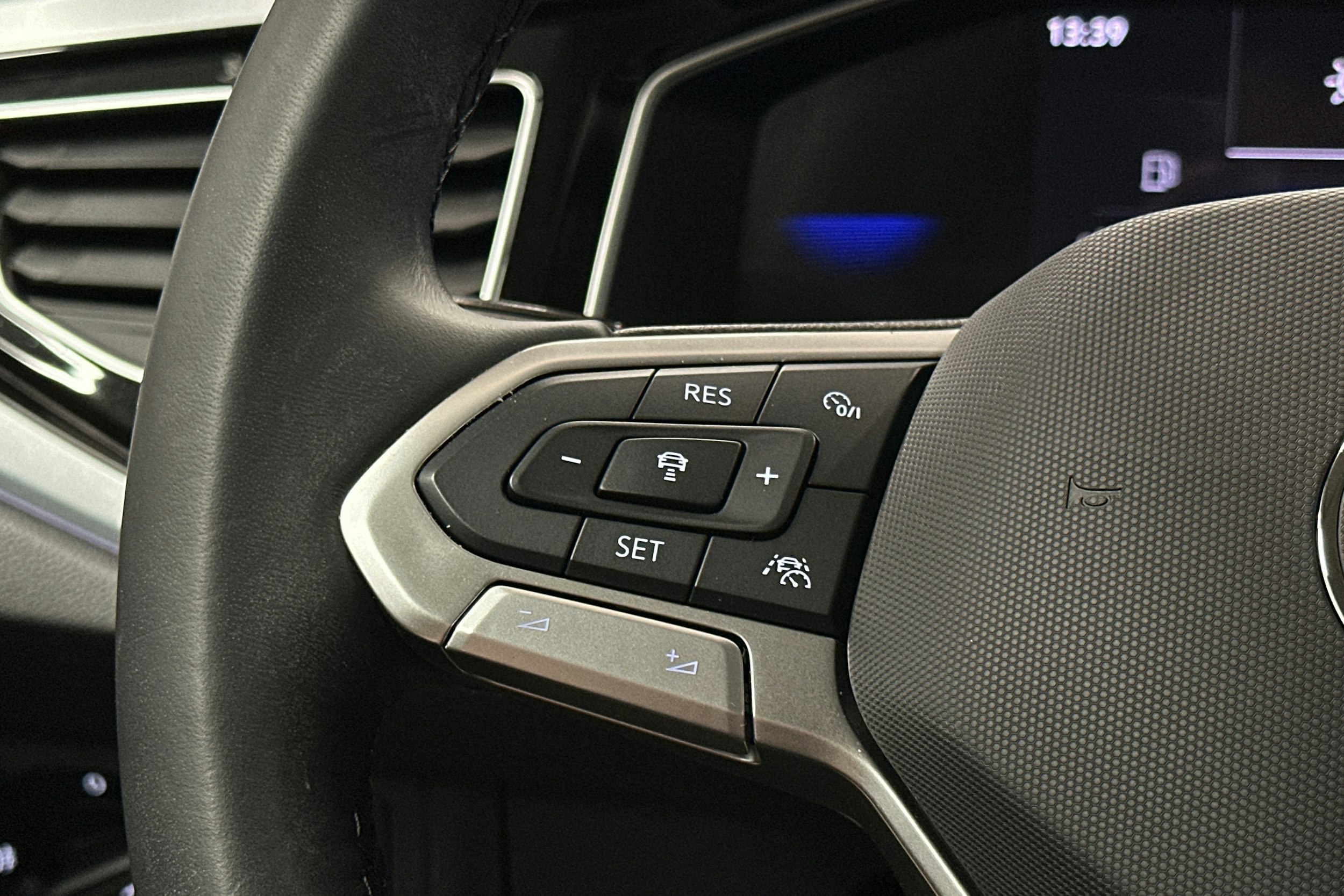 punainen Volkswagen Taigo 2025 kuva 17.