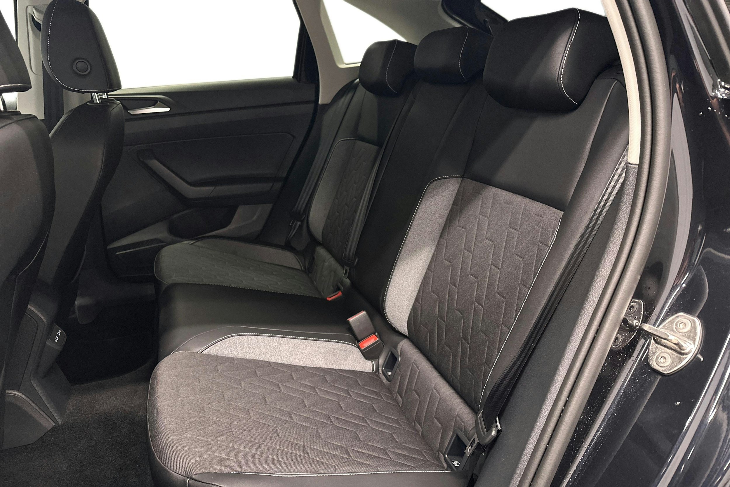 musta Volkswagen Taigo 2025 kuva 10.