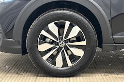 musta Volkswagen Taigo 2025 kuva 11.