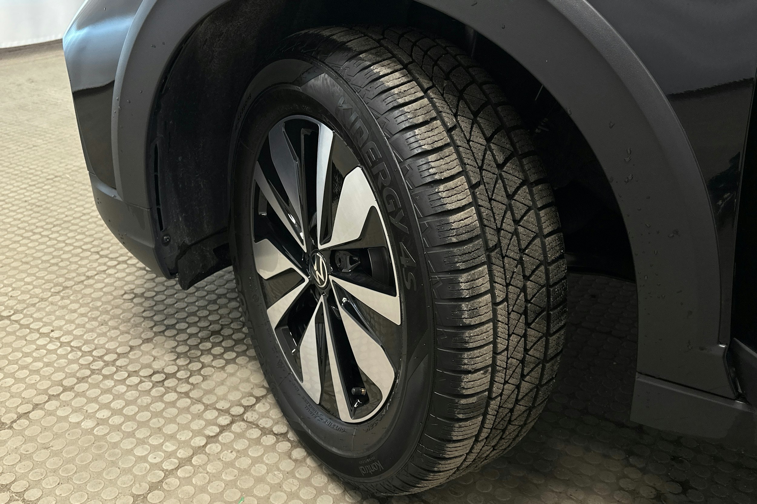 musta Volkswagen Taigo 2025 kuva 13.