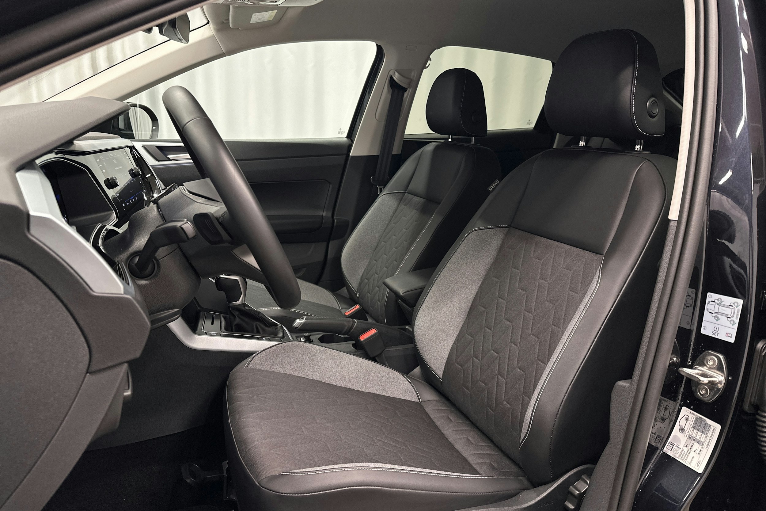 musta Volkswagen Taigo 2025 kuva 19.