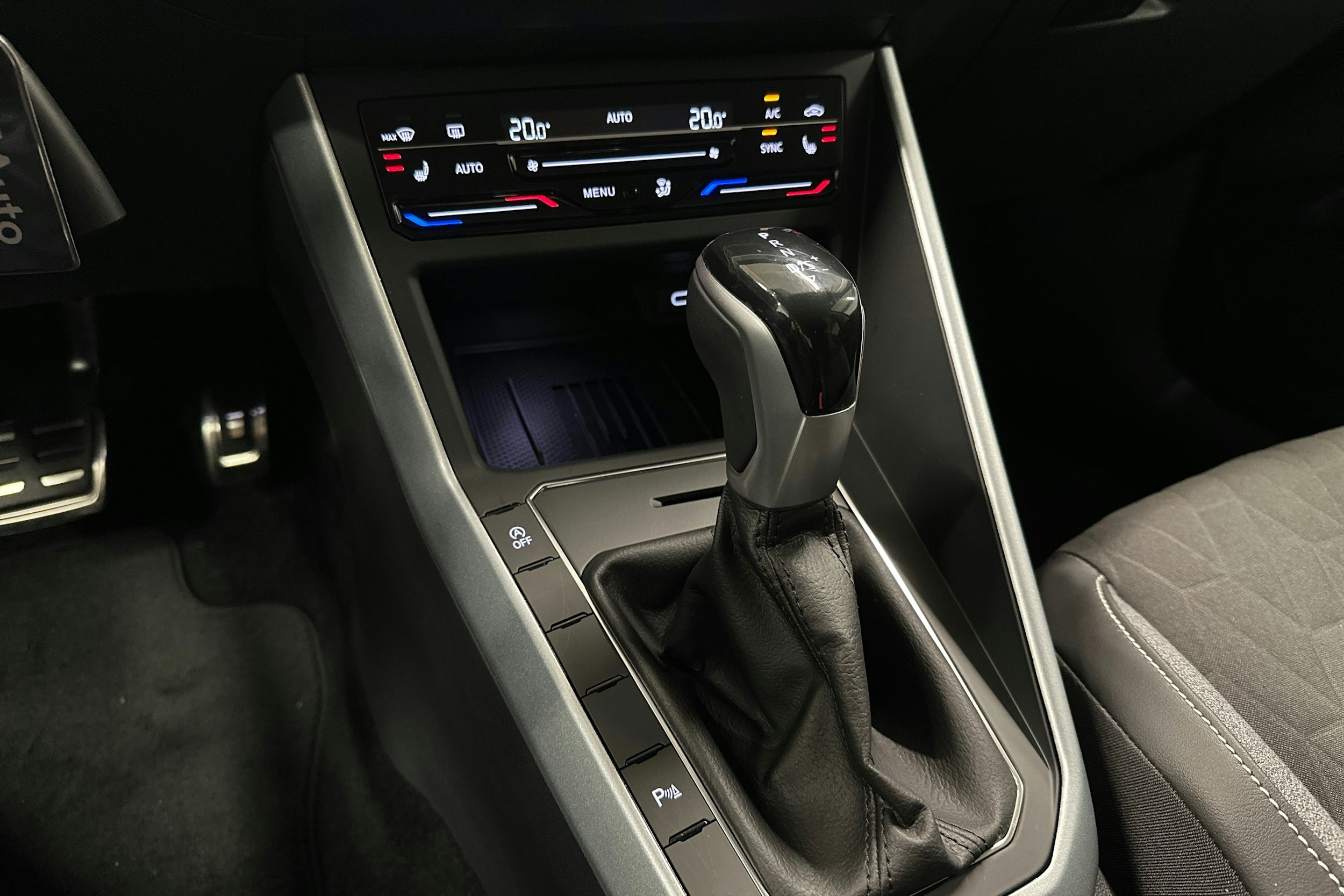 musta Volkswagen Taigo 2025 kuva 20.