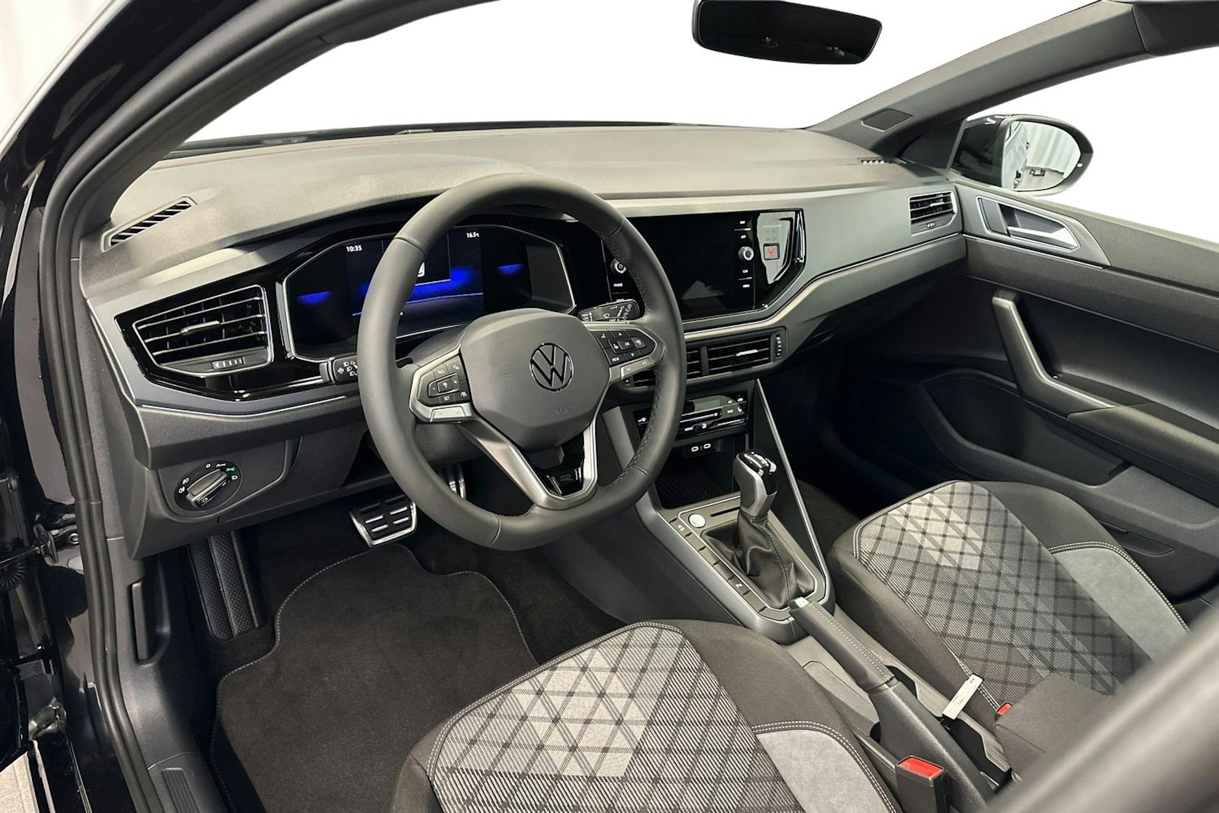 musta Volkswagen Taigo 2025 kuva 6.