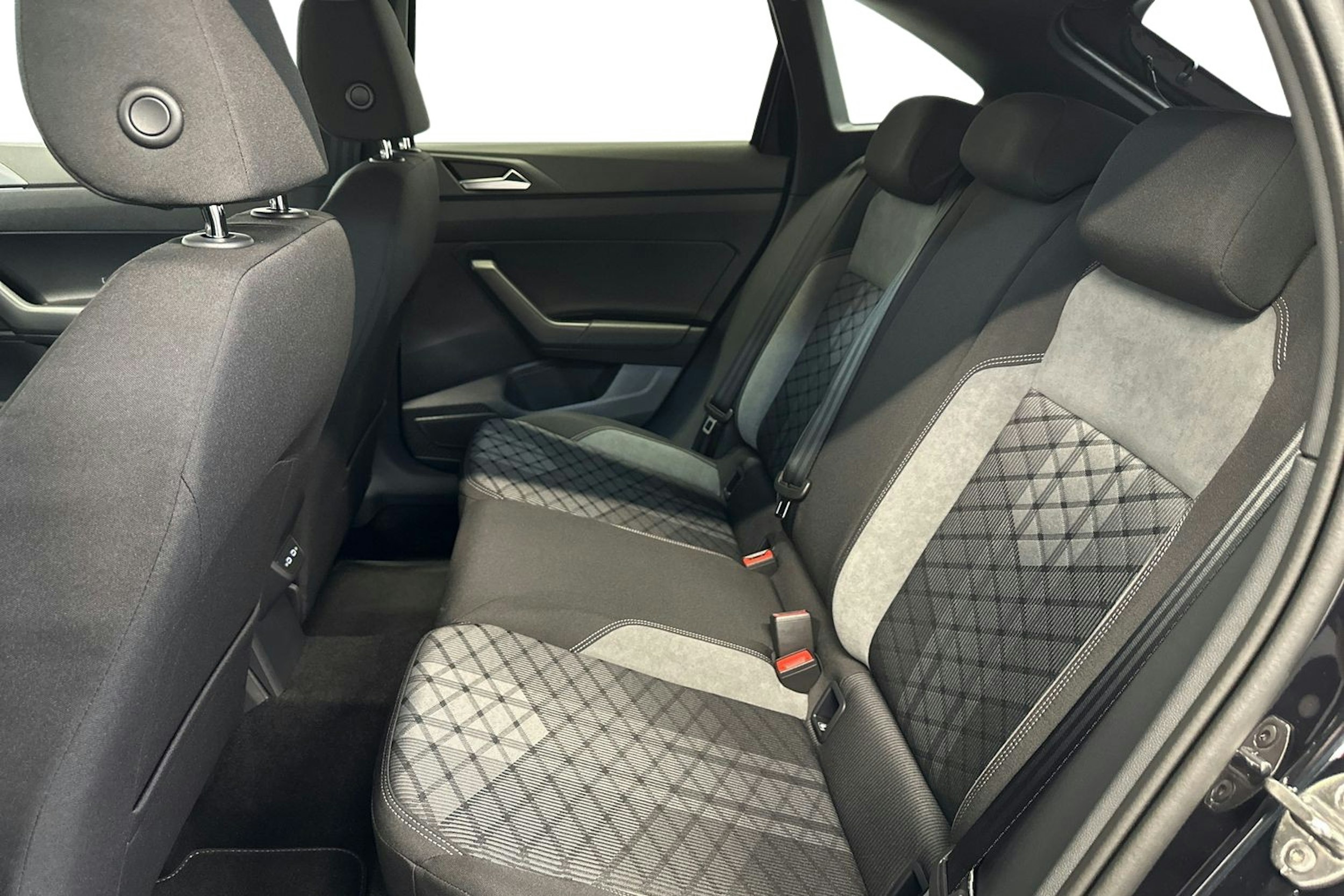 musta Volkswagen Taigo 2025 kuva 8.