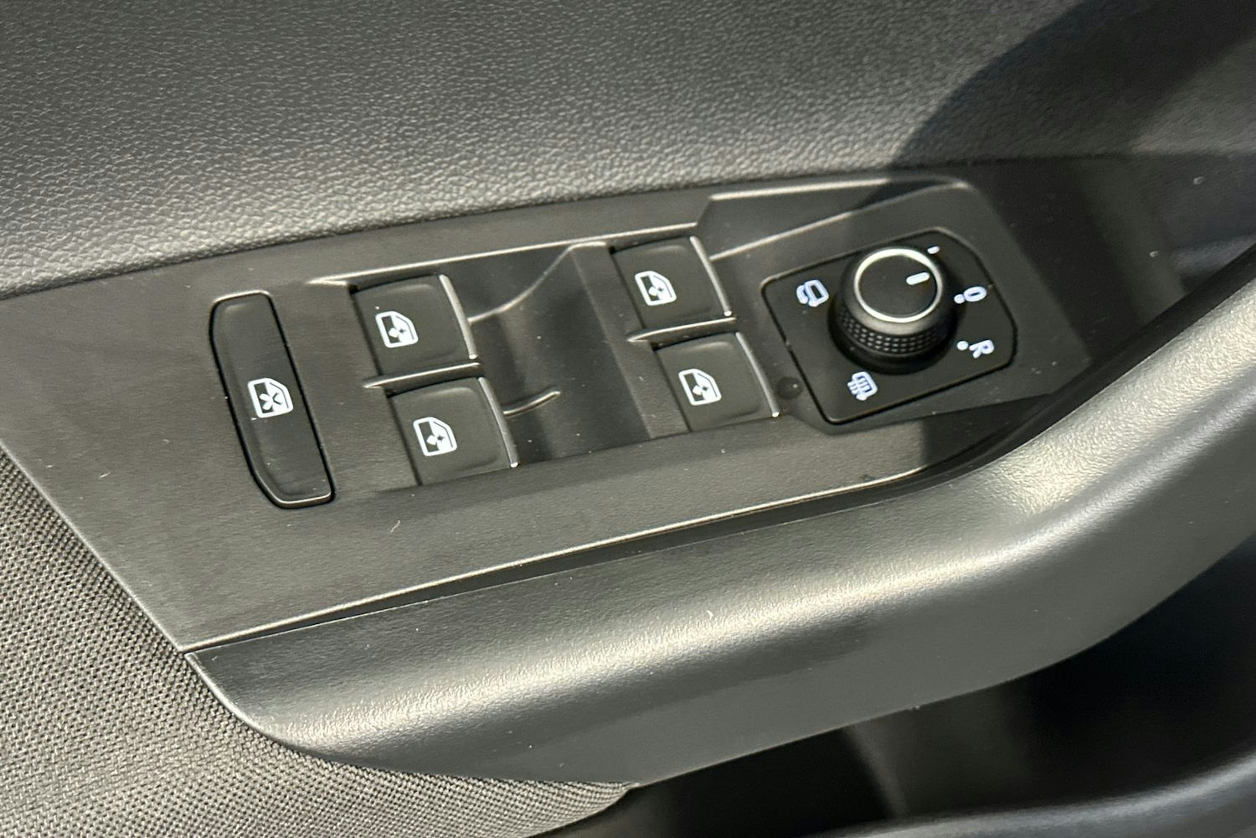musta Volkswagen Taigo 2025 kuva 13.