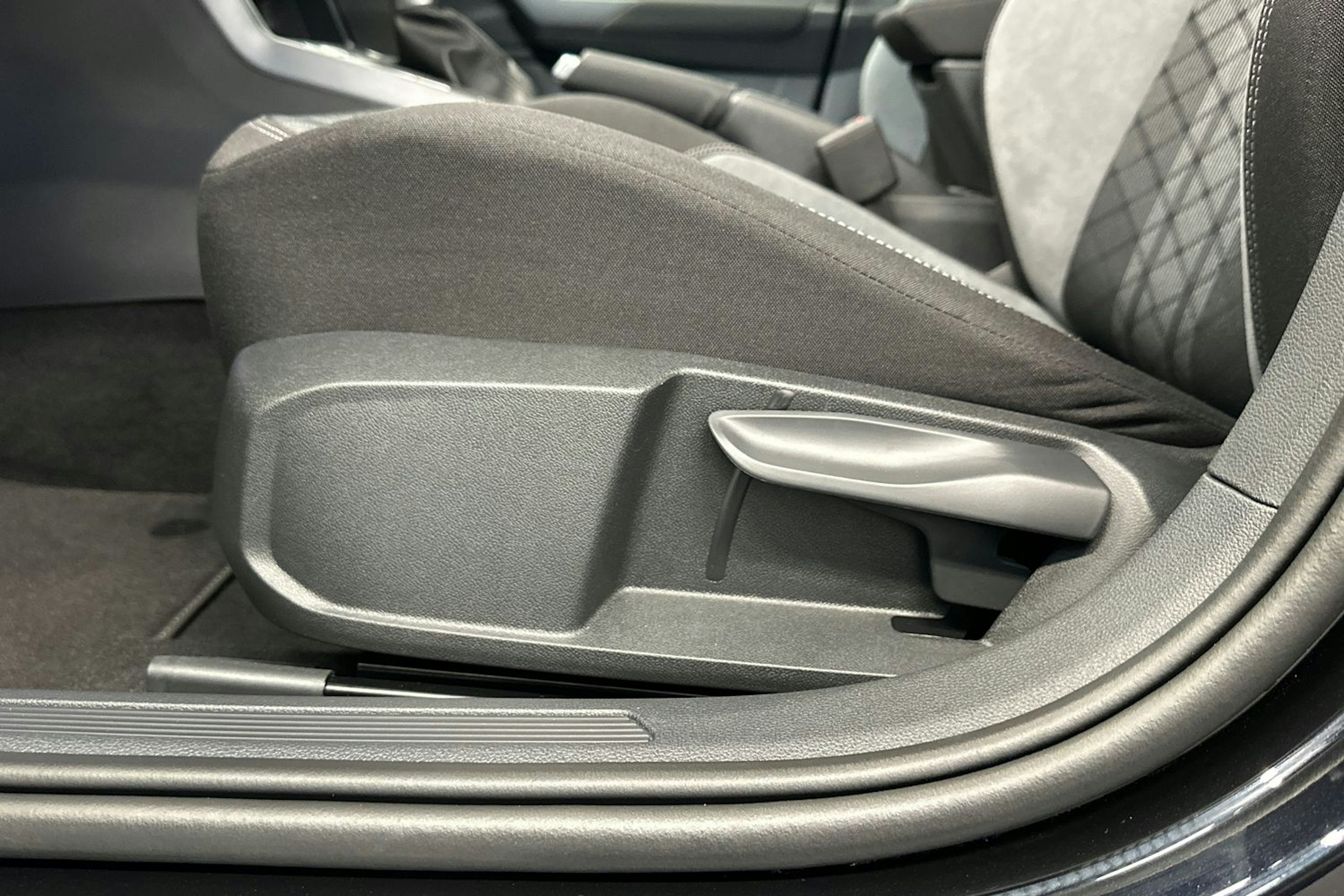 musta Volkswagen Taigo 2025 kuva 15.