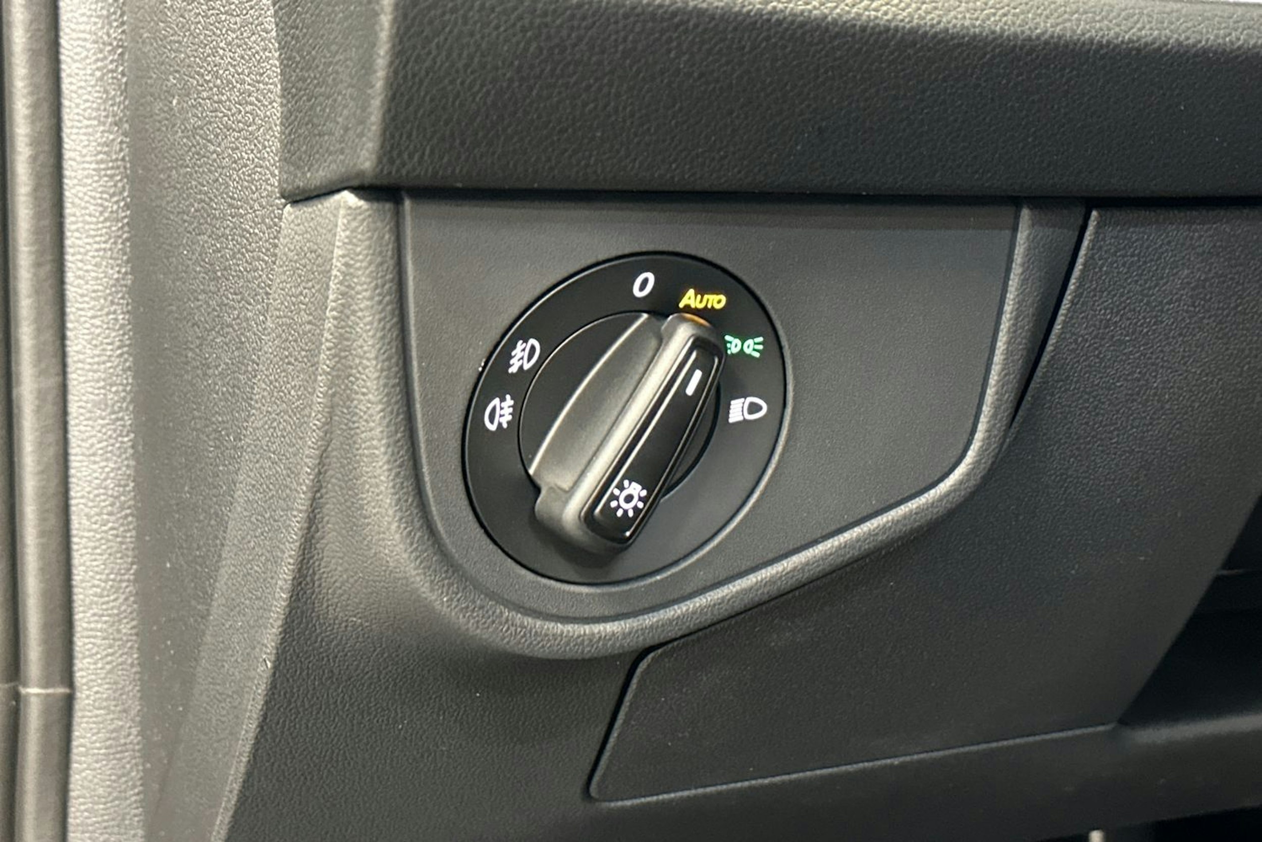 musta Volkswagen Taigo 2025 kuva 16.