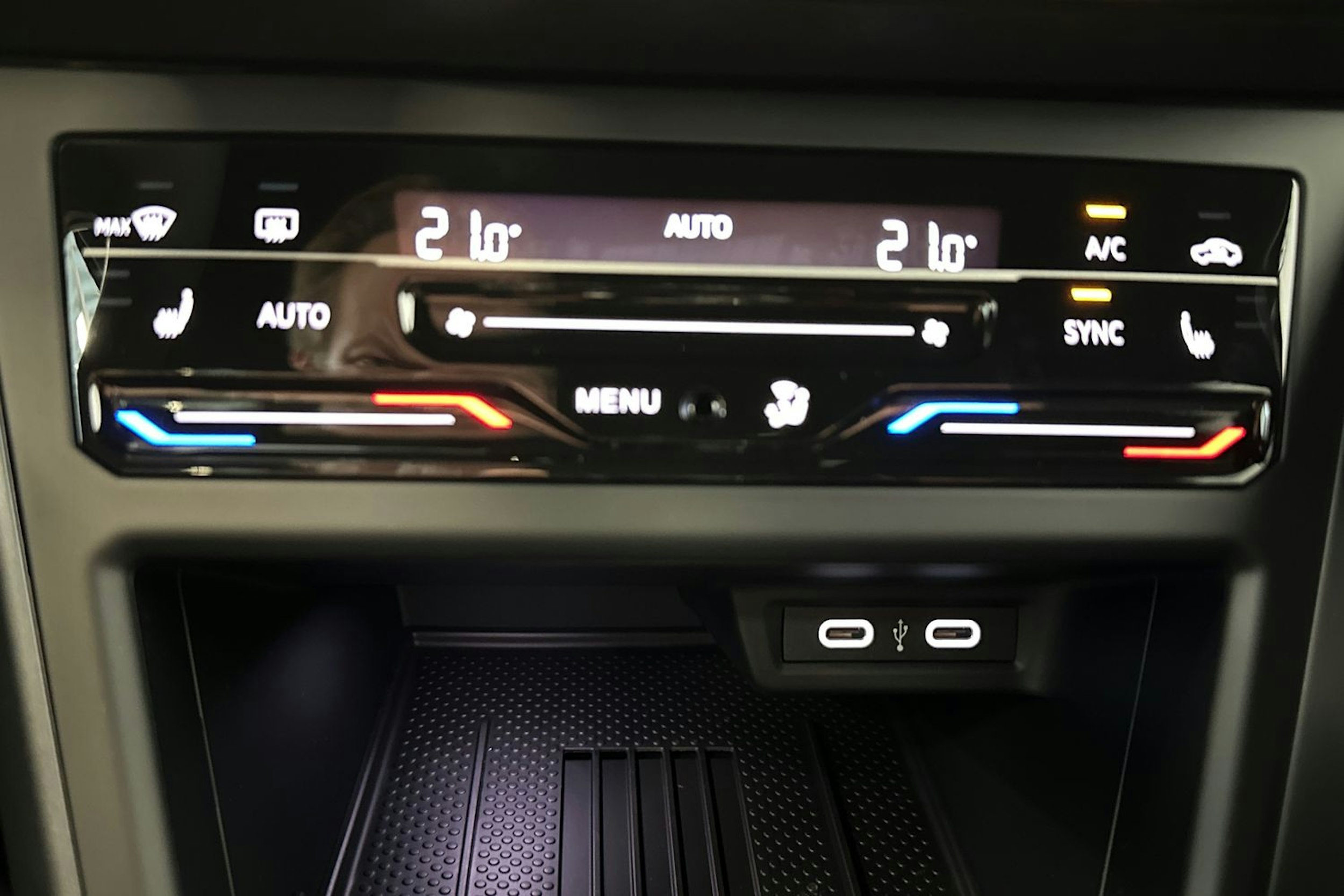 musta Volkswagen Taigo 2025 kuva 26.