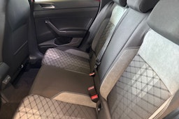 punainen Volkswagen Taigo 2025 kuva 8.