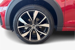punainen Volkswagen Taigo 2025 kuva 9.