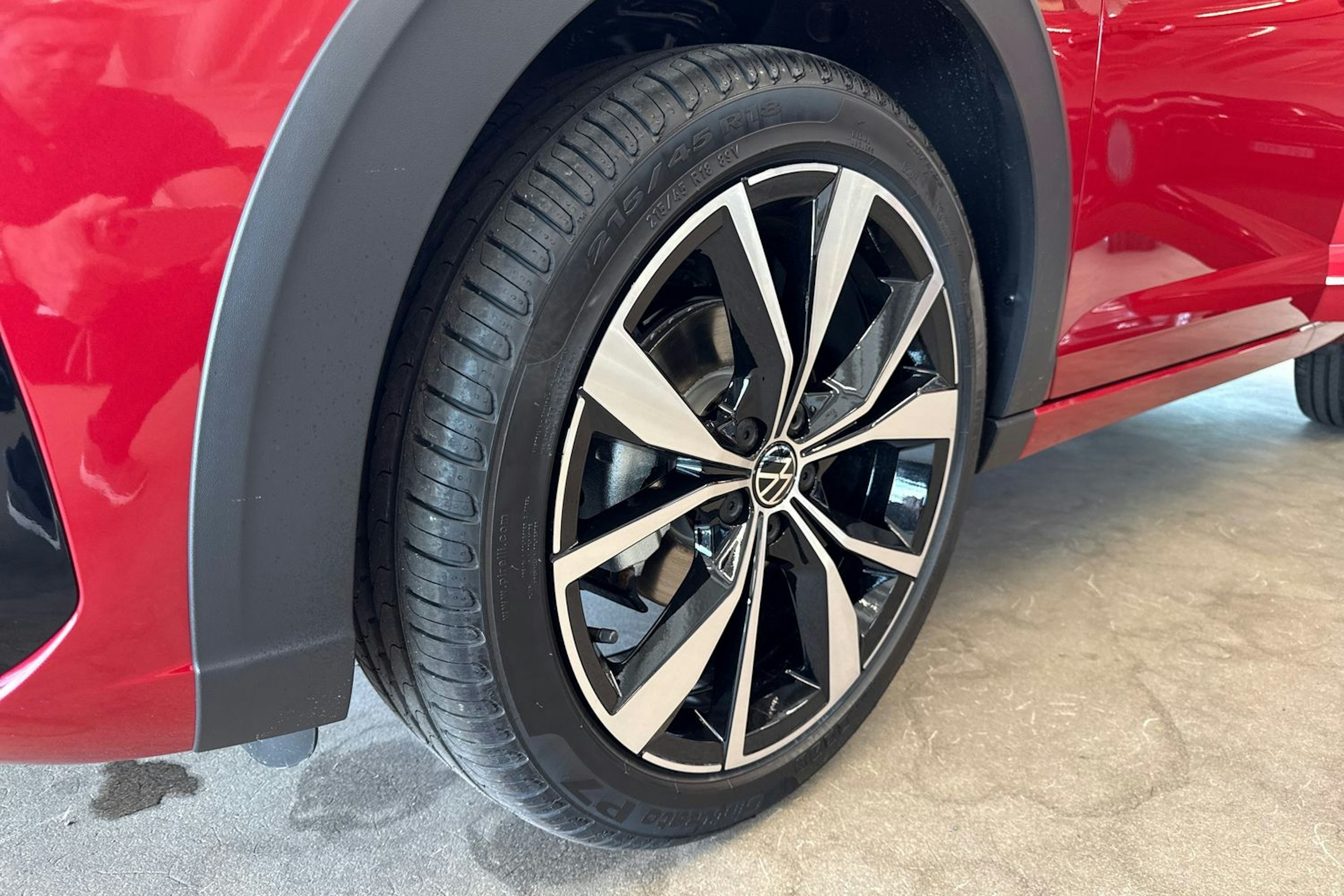 punainen Volkswagen Taigo 2025 kuva 10.