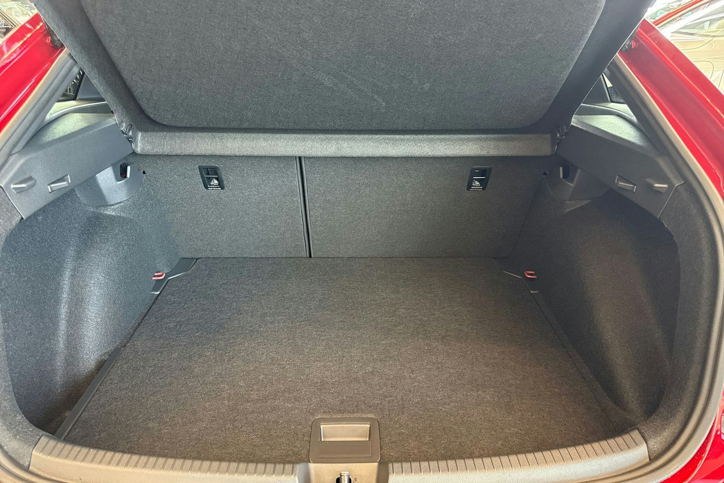 punainen Volkswagen Taigo 2025 kuva 11.