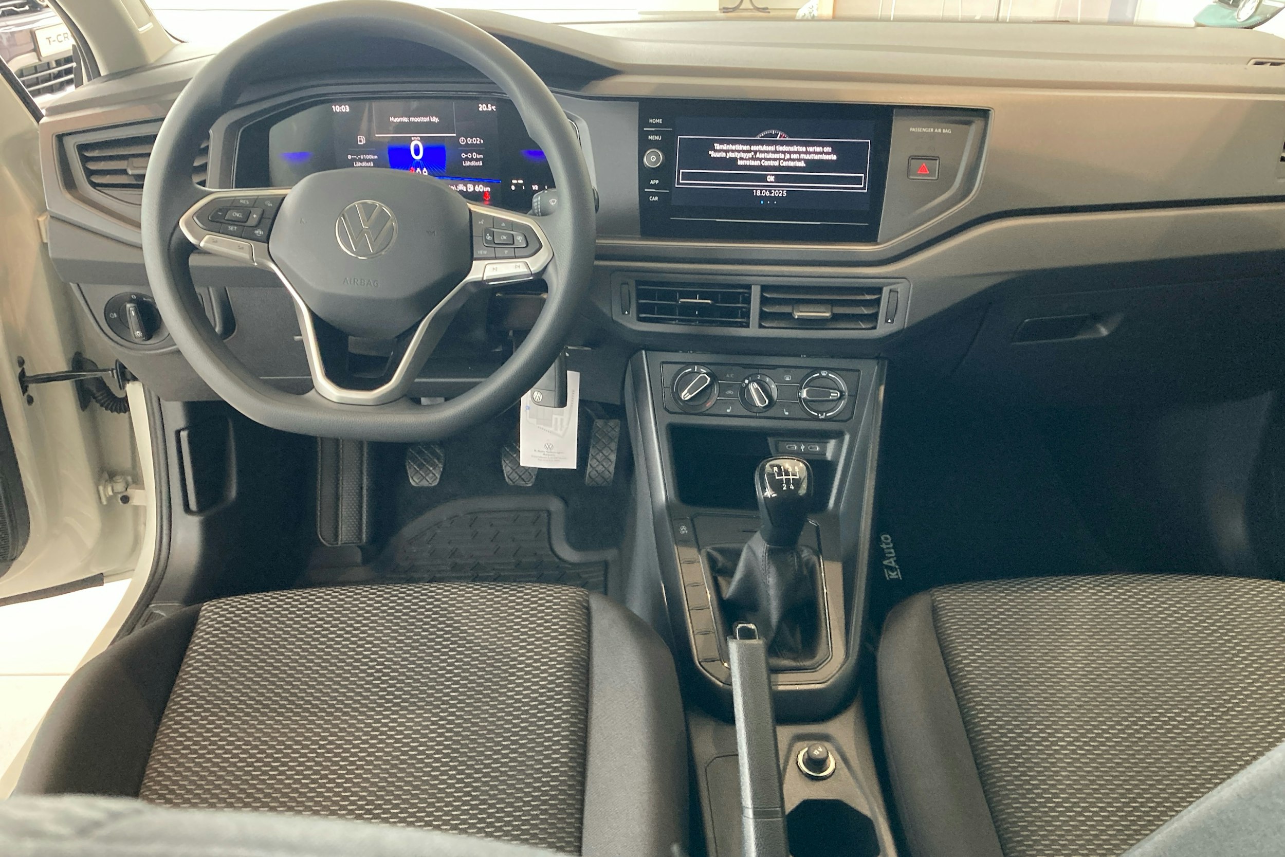 harmaa Volkswagen Taigo 2025 kuva 8.
