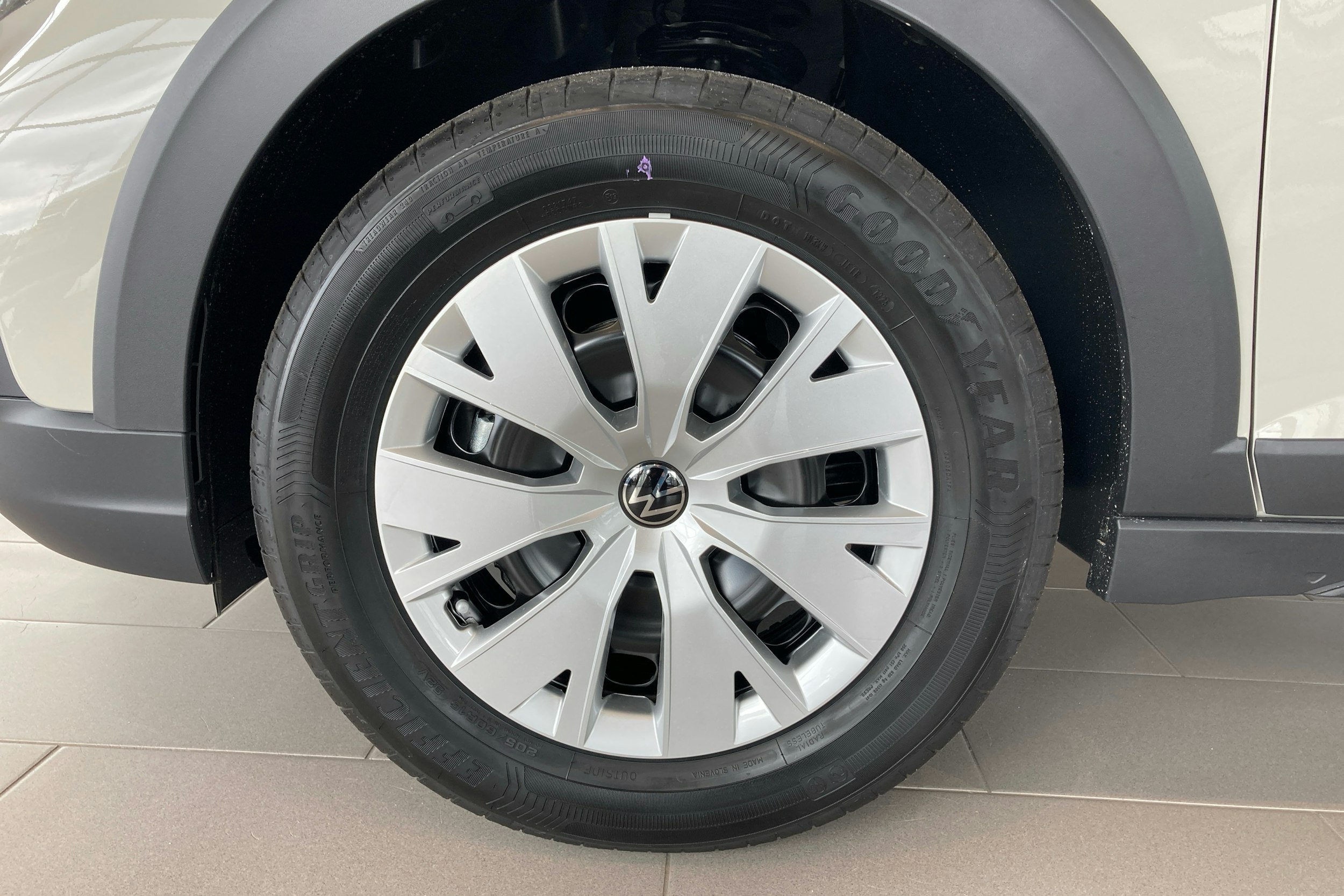 harmaa Volkswagen Taigo 2025 kuva 10.