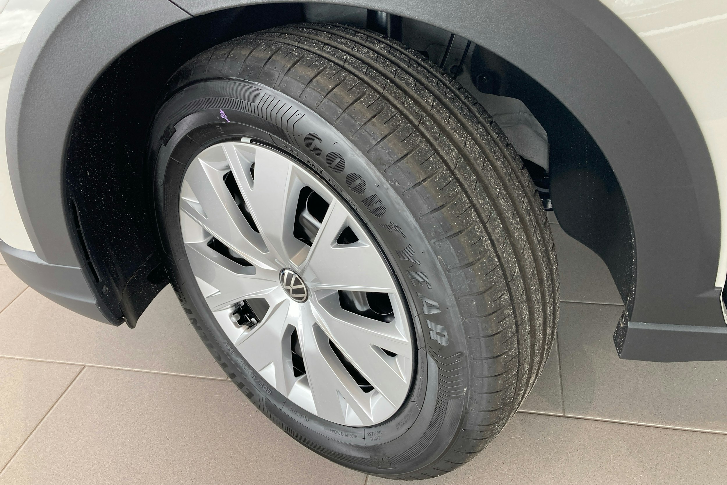 harmaa Volkswagen Taigo 2025 kuva 11.