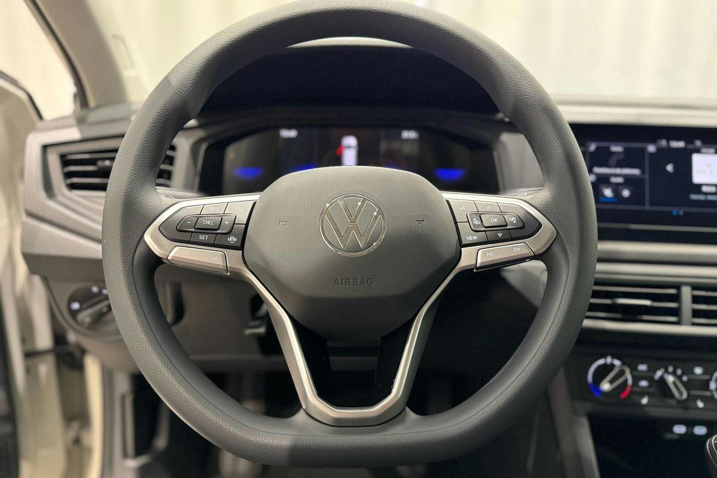 harmaa Volkswagen Taigo 2025 kuva 12.