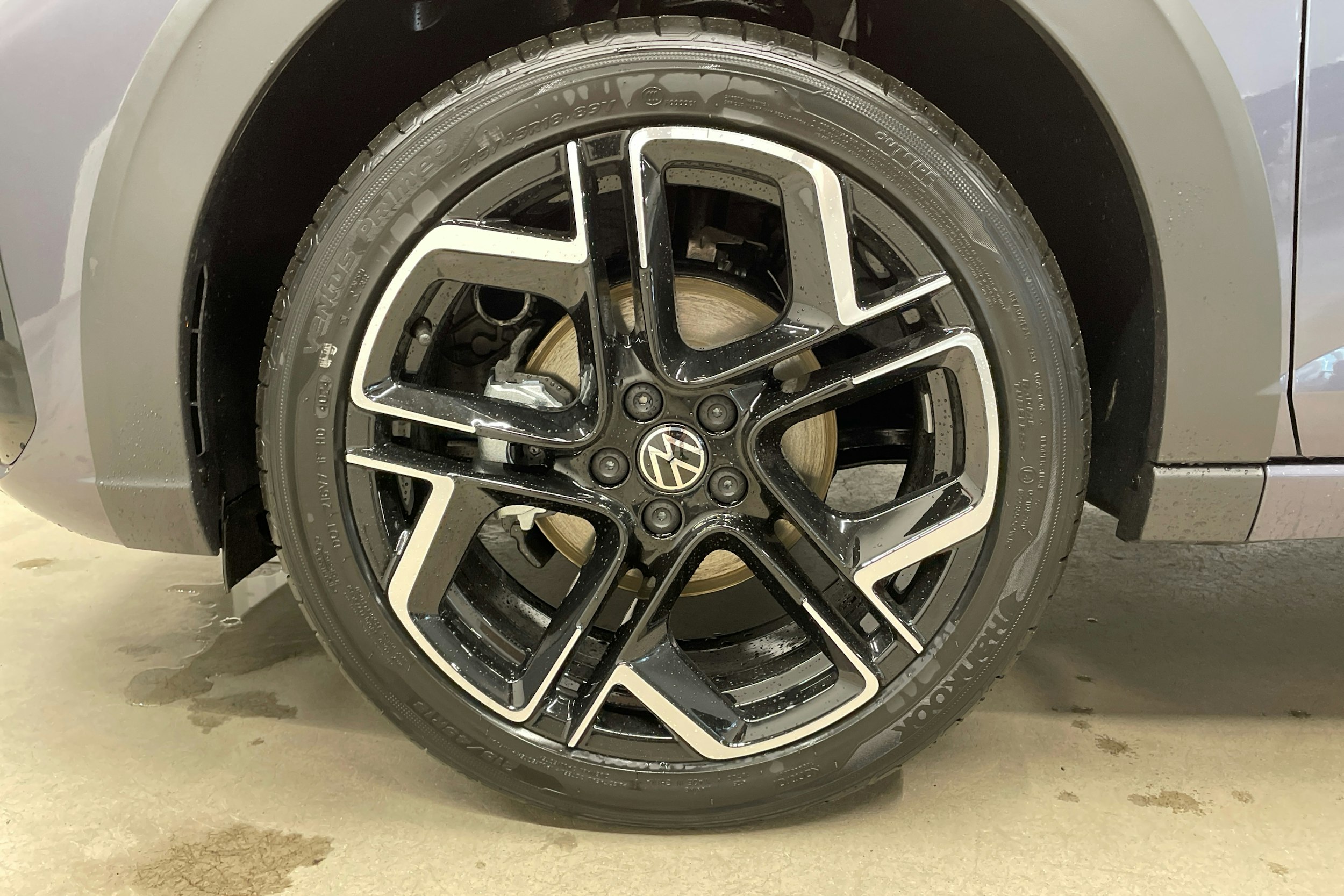 harmaa Volkswagen Taigo 2025 kuva 9.