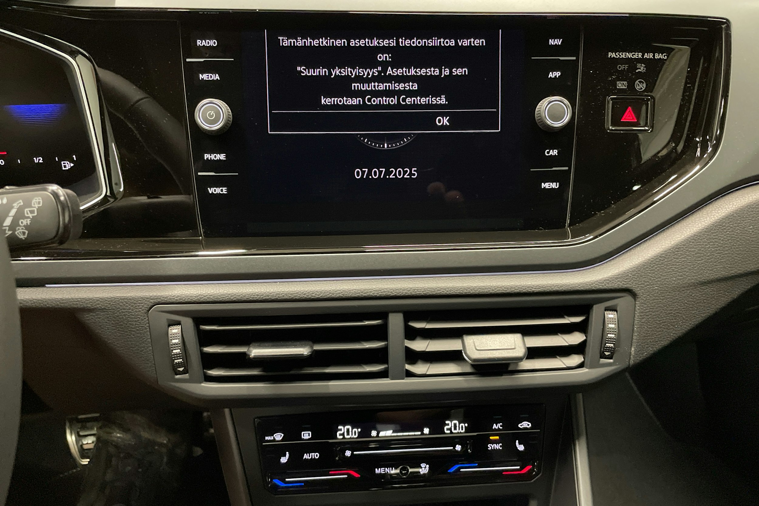 harmaa Volkswagen Taigo 2025 kuva 13.
