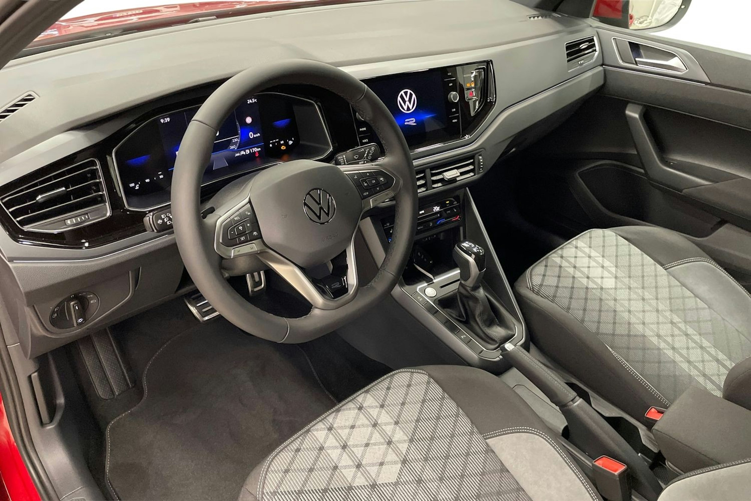 punainen Volkswagen Taigo 2025 kuva 6.