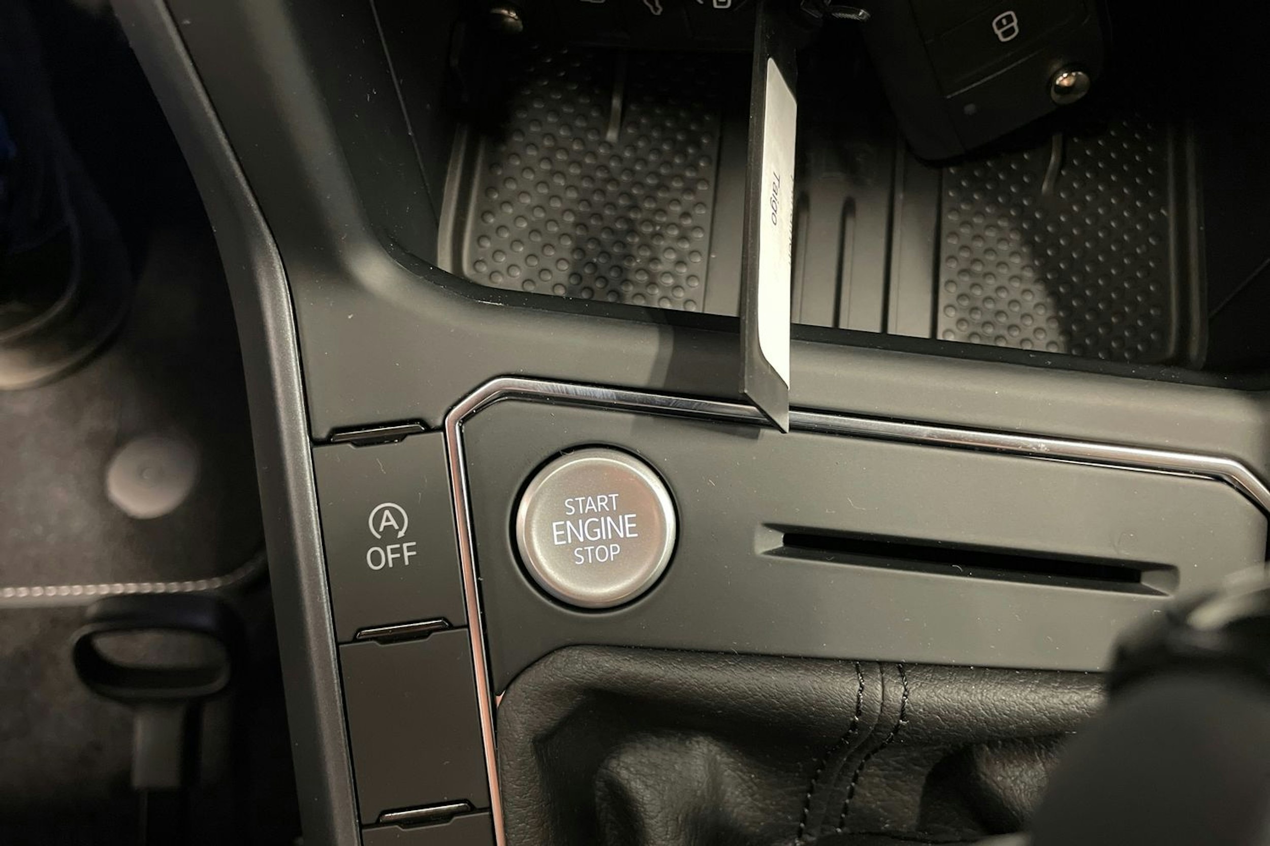 punainen Volkswagen Taigo 2025 kuva 10.