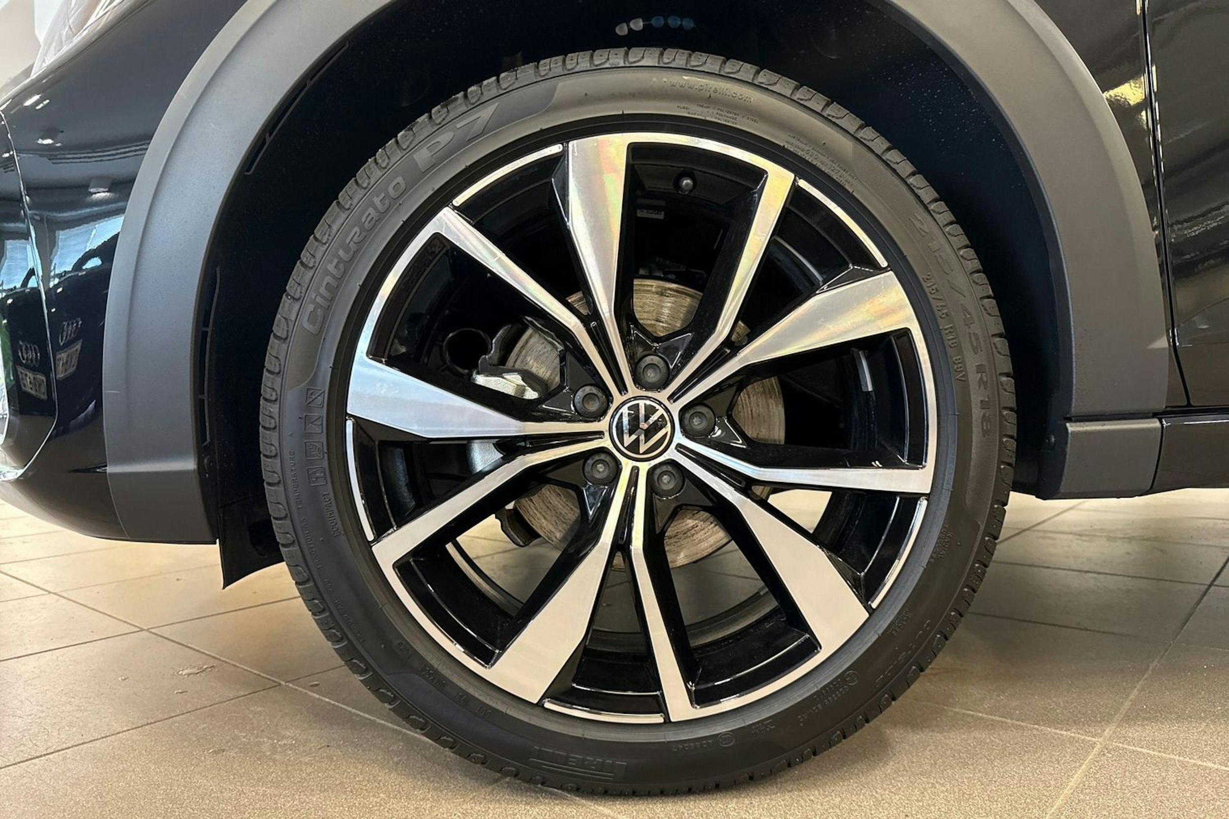 met. musta Volkswagen Taigo 2025 kuva 2.