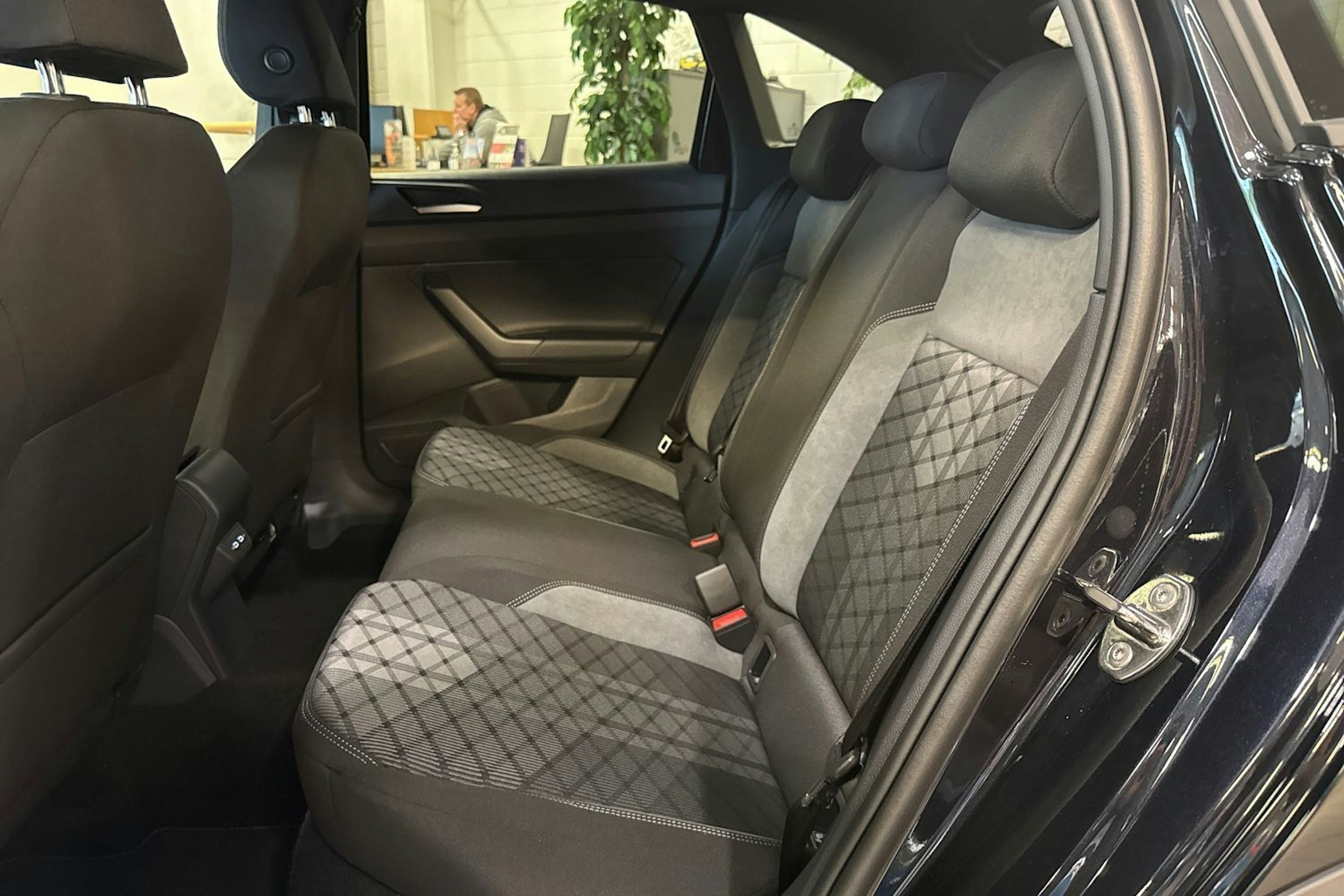 met. musta Volkswagen Taigo 2025 kuva 4.