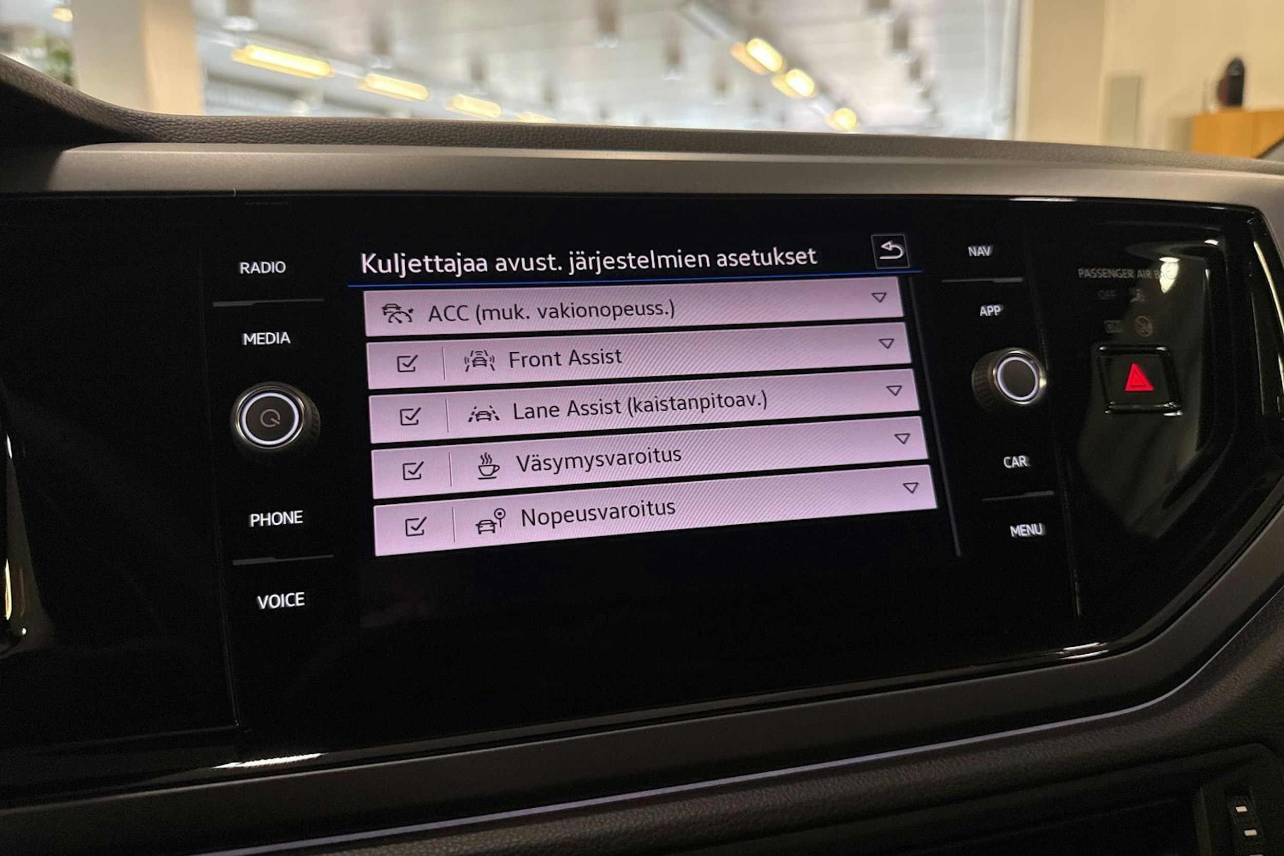 met. musta Volkswagen Taigo 2025 kuva 18.