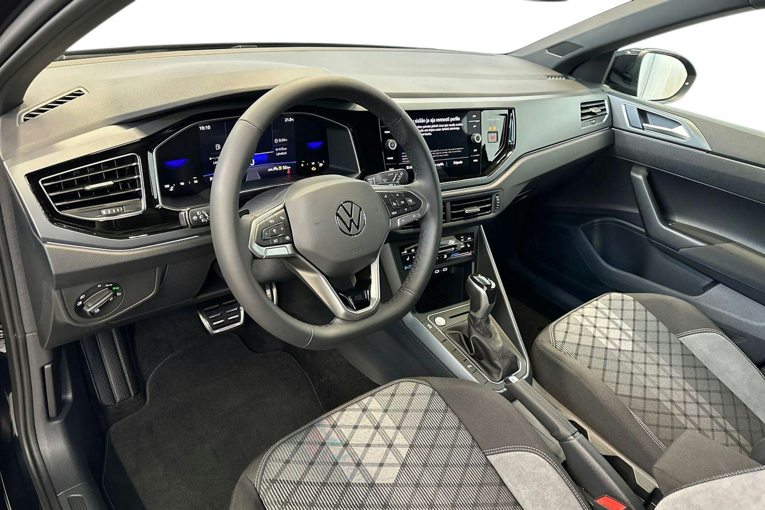 Musta Volkswagen Taigo 2025 kuva 6.