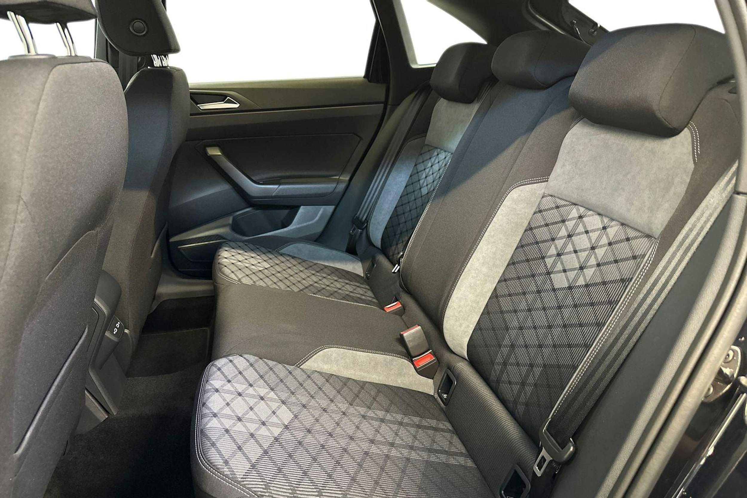 Musta Volkswagen Taigo 2025 kuva 8.