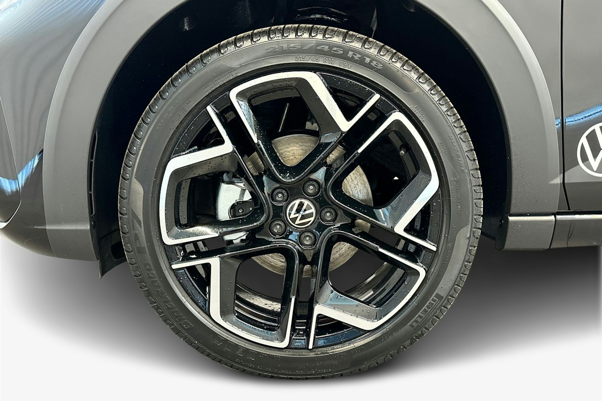 Musta Volkswagen Taigo 2025 kuva 9.