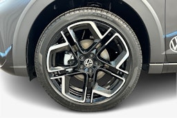Musta Volkswagen Taigo 2025 kuva 9.