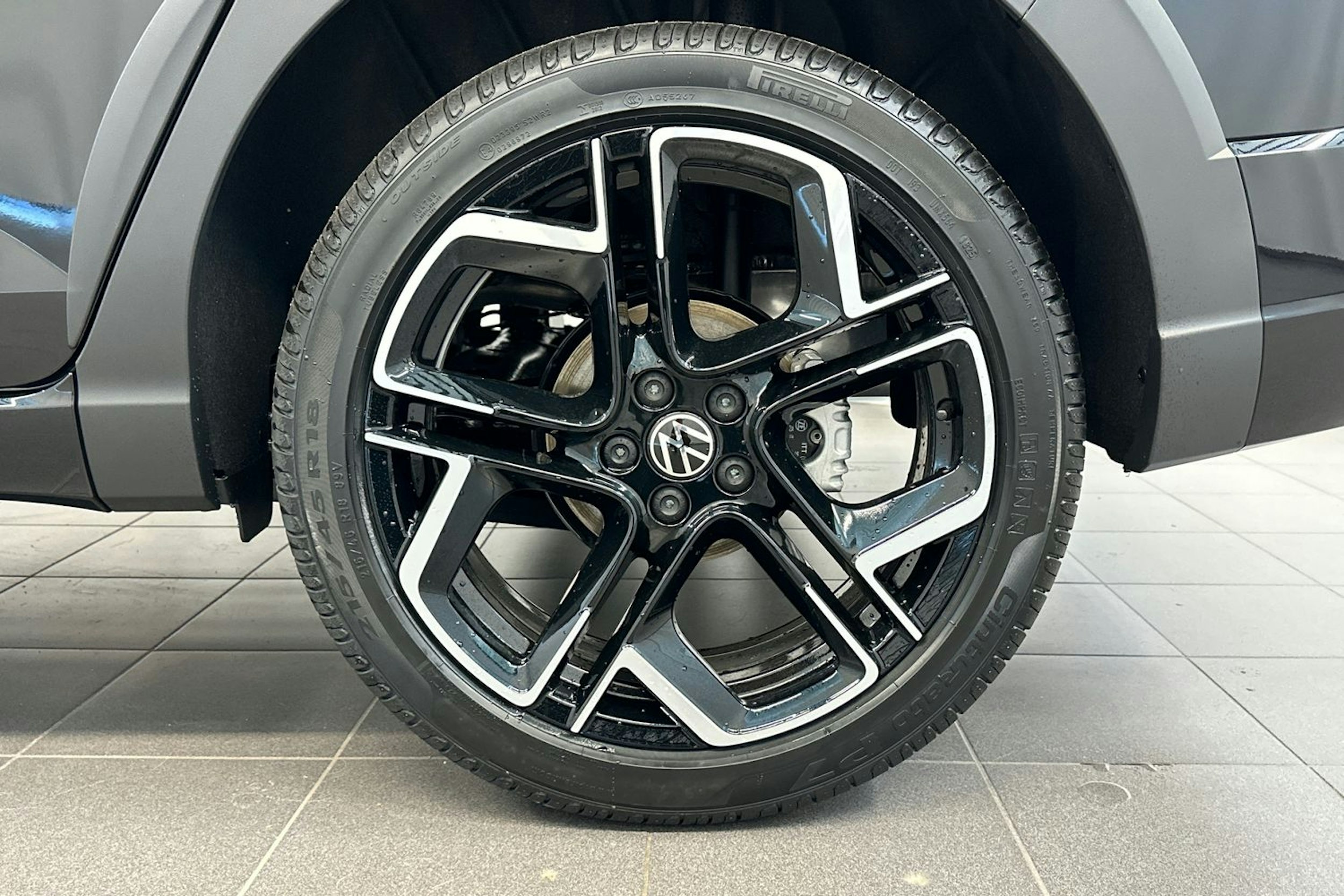 Musta Volkswagen Taigo 2025 kuva 10.