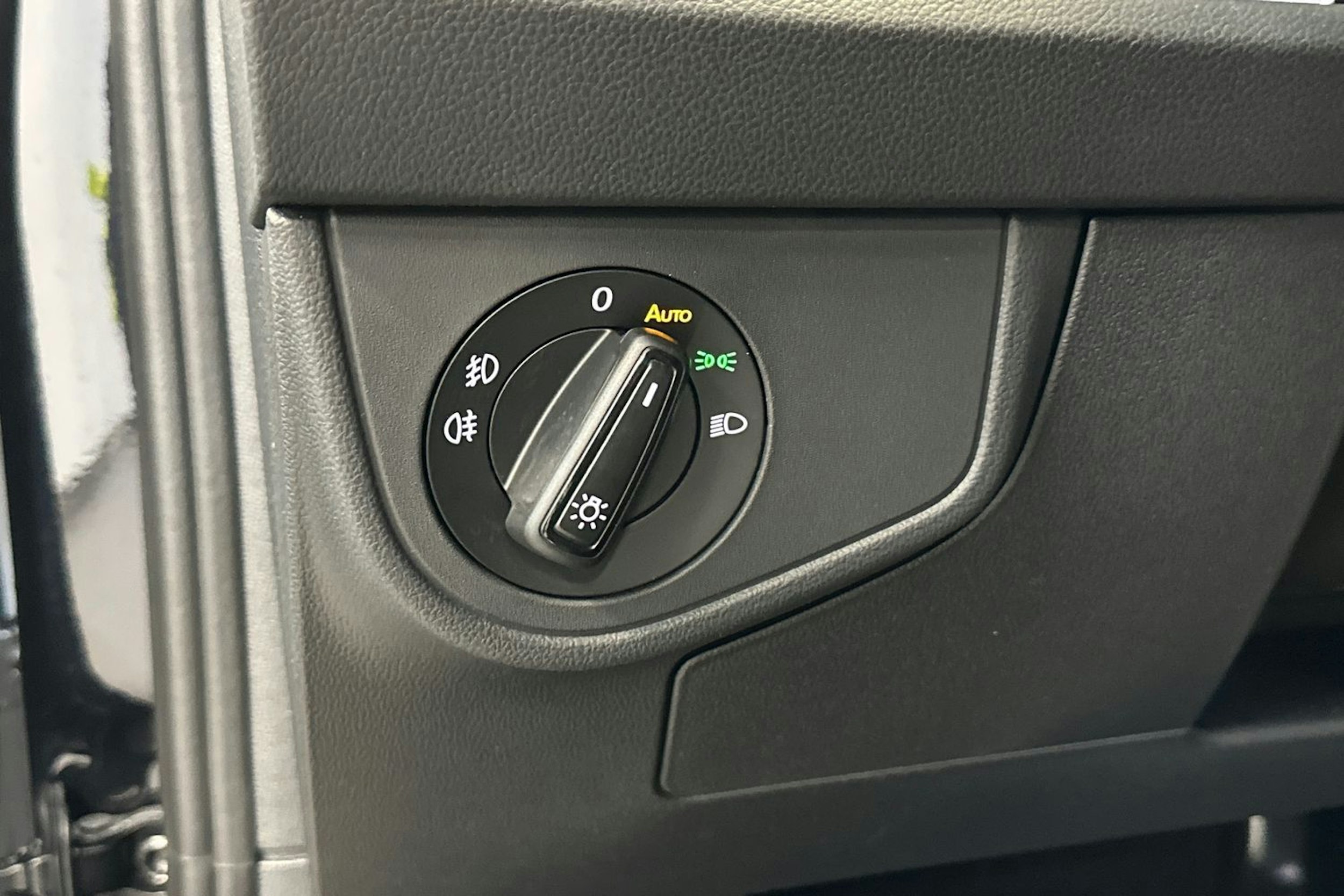 Musta Volkswagen Taigo 2025 kuva 14.
