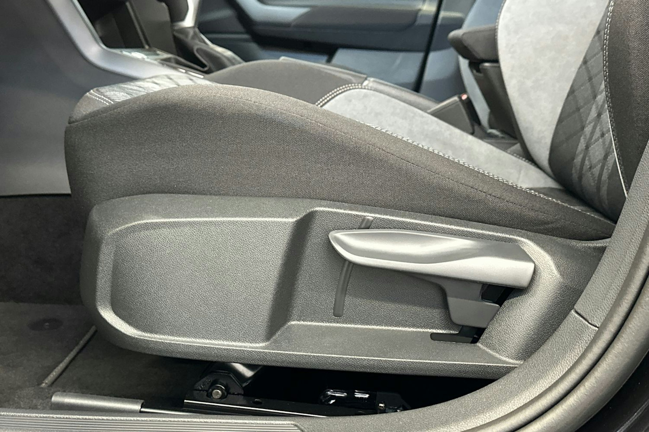 Musta Volkswagen Taigo 2025 kuva 15.
