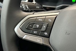 Musta Volkswagen Taigo 2025 kuva 16.