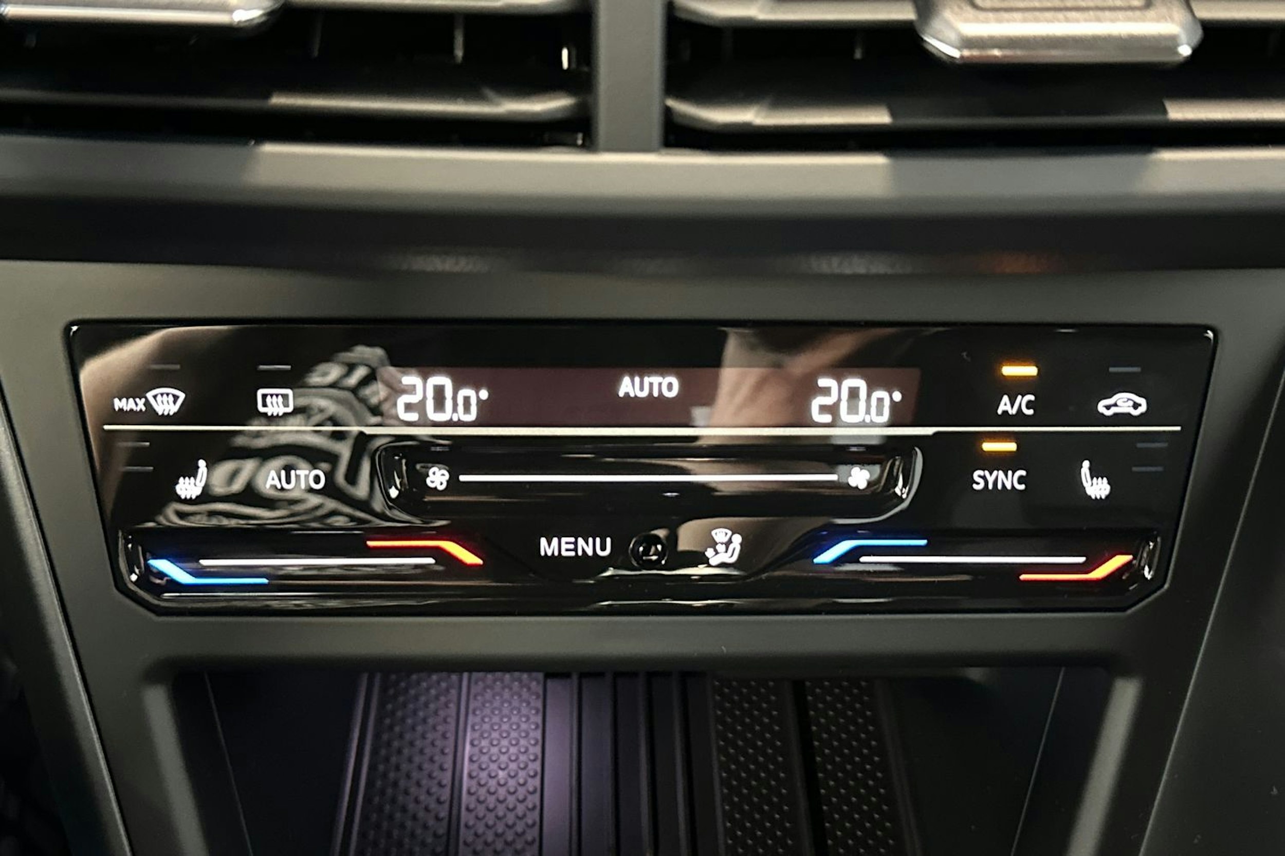 Musta Volkswagen Taigo 2025 kuva 24.