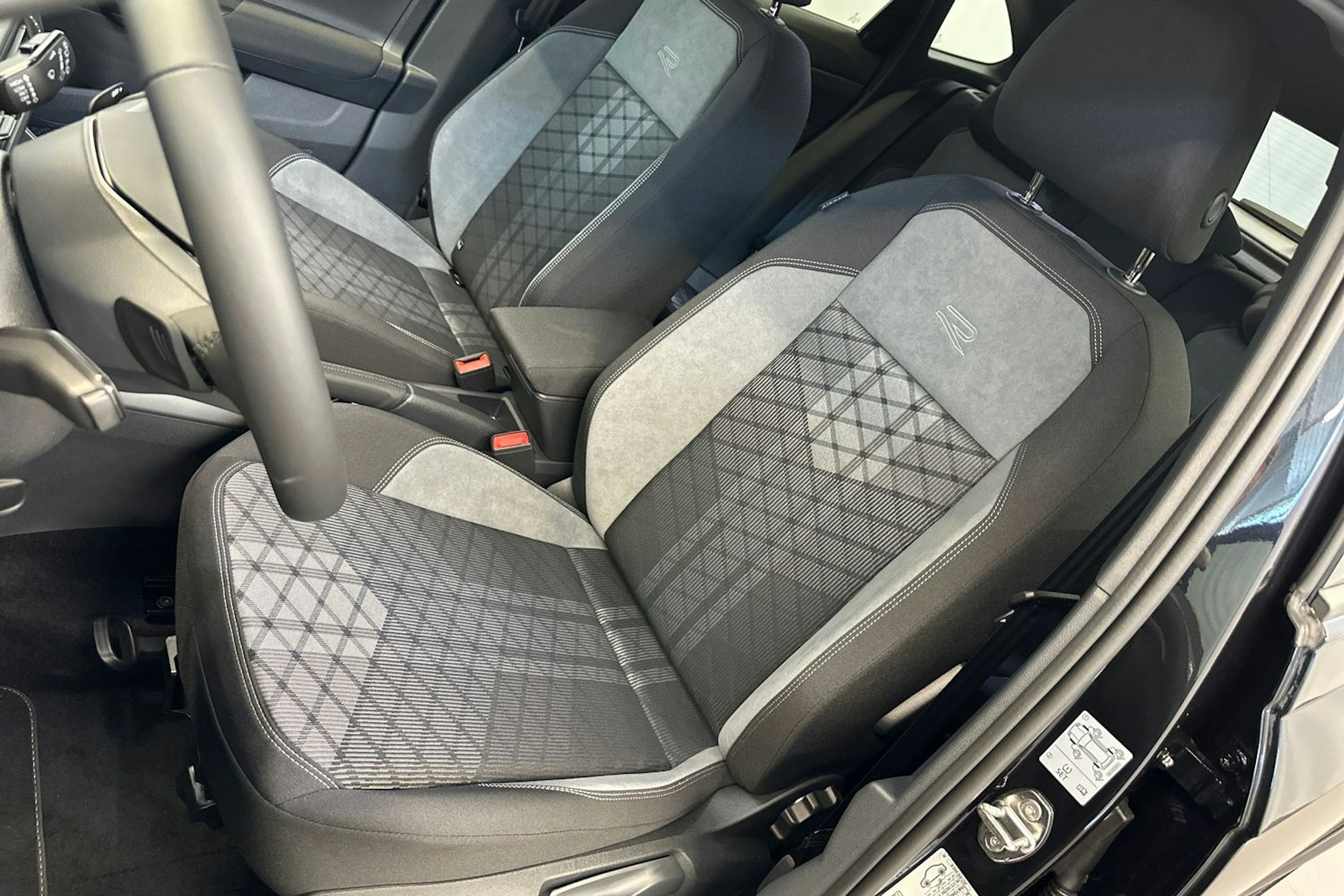 Musta Volkswagen Taigo 2025 kuva 30.