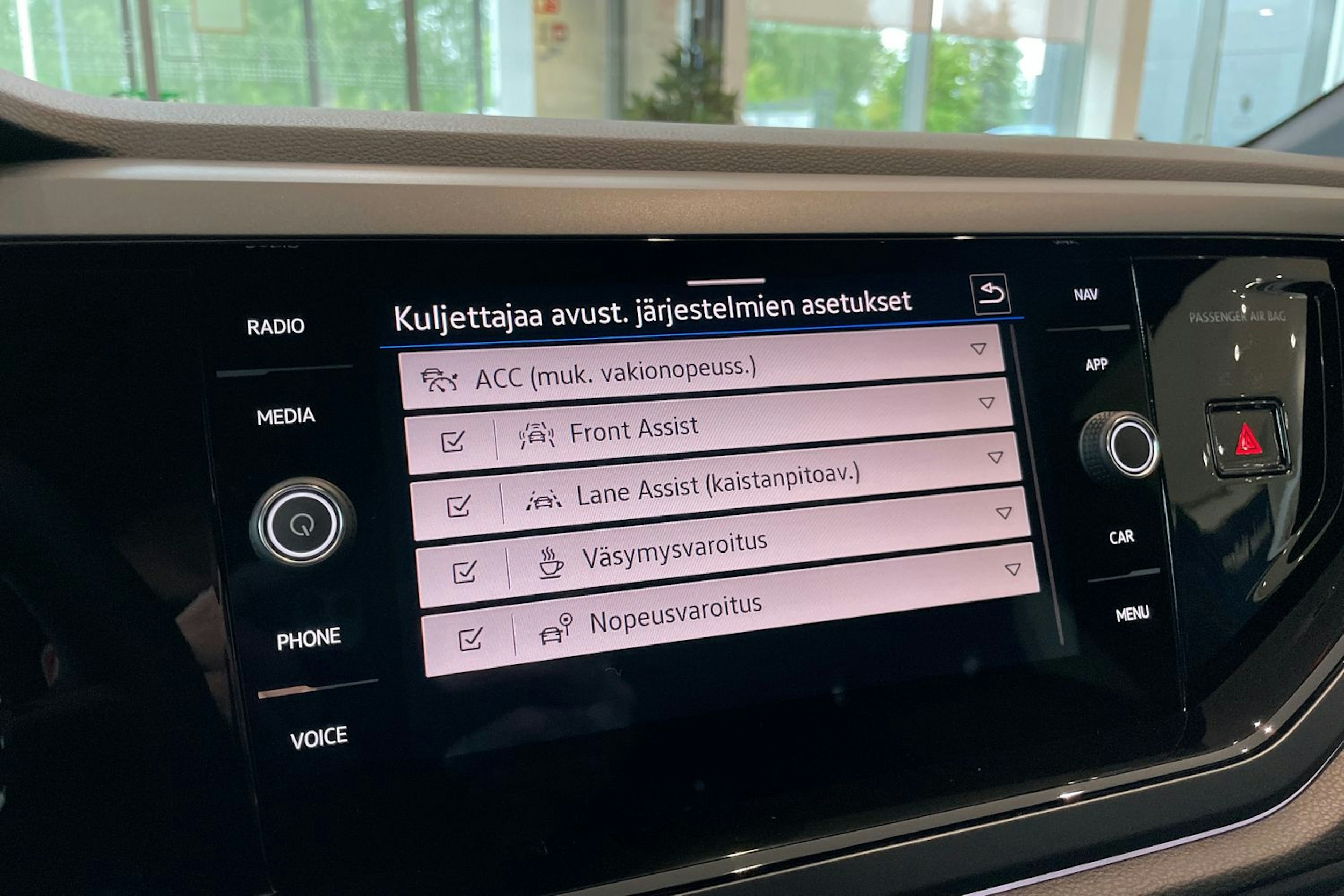 sininen Volkswagen Taigo 2025 kuva 11.
