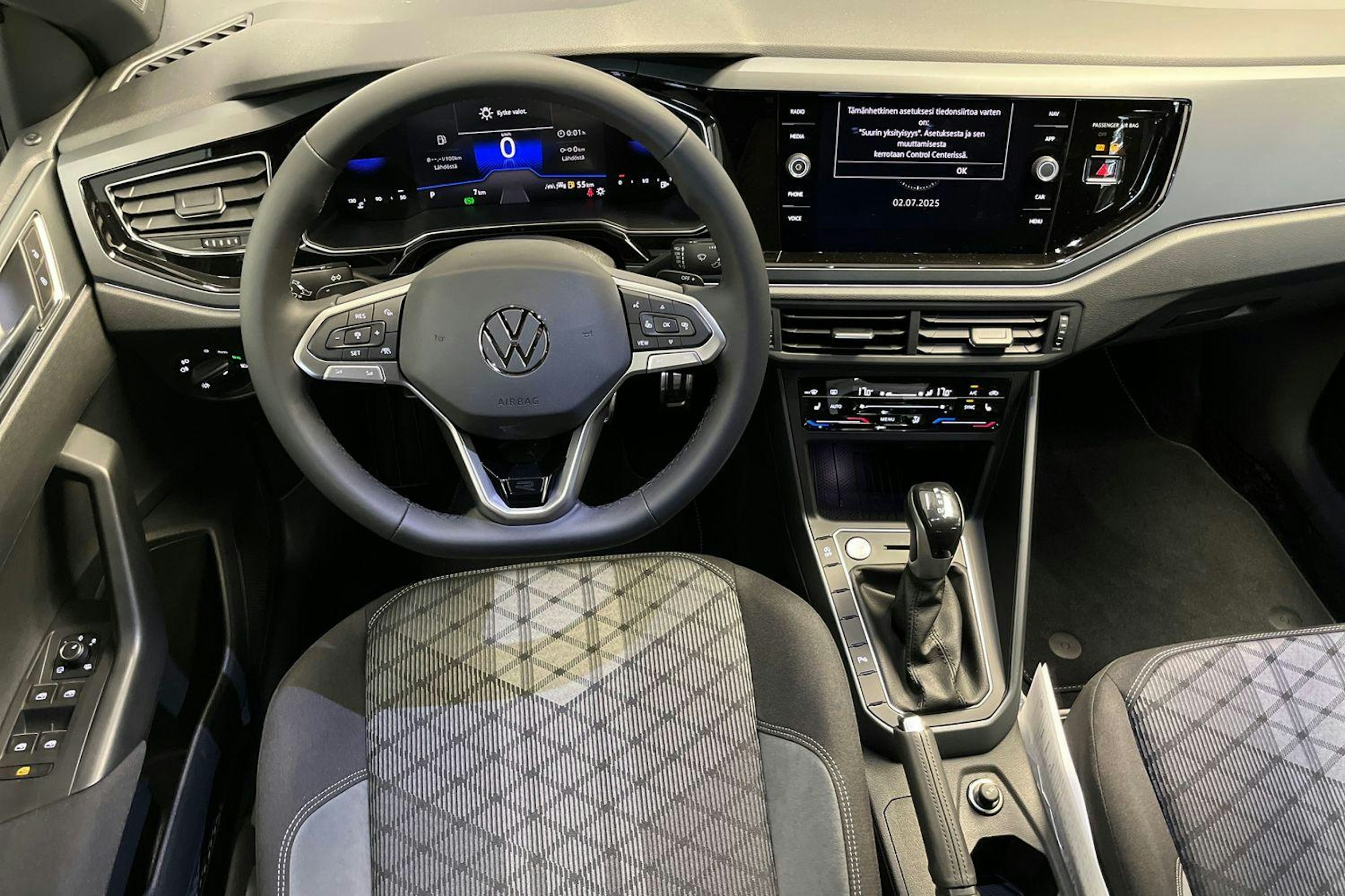 sininen Volkswagen Taigo 2025 kuva 7.
