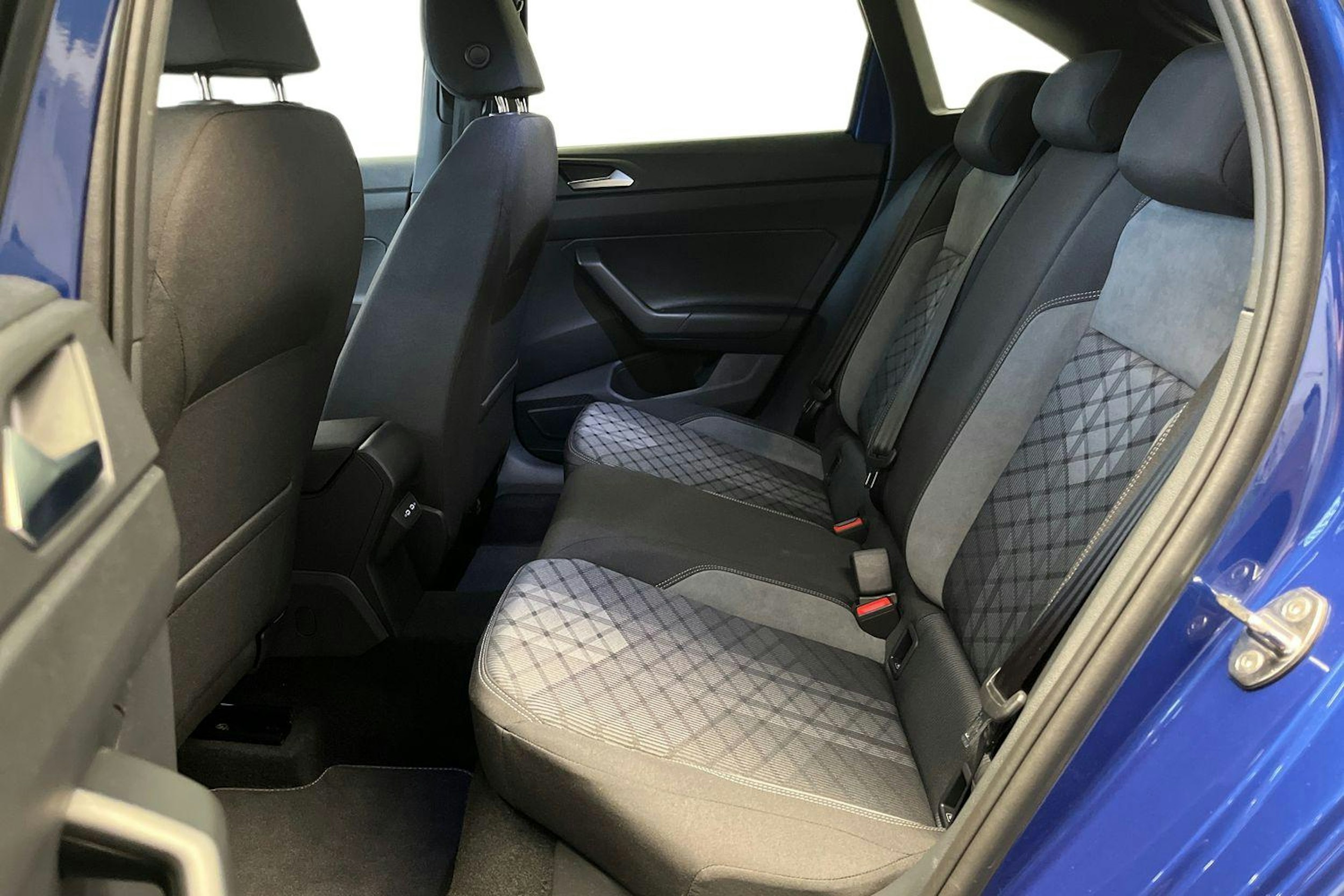 sininen Volkswagen Taigo 2025 kuva 8.