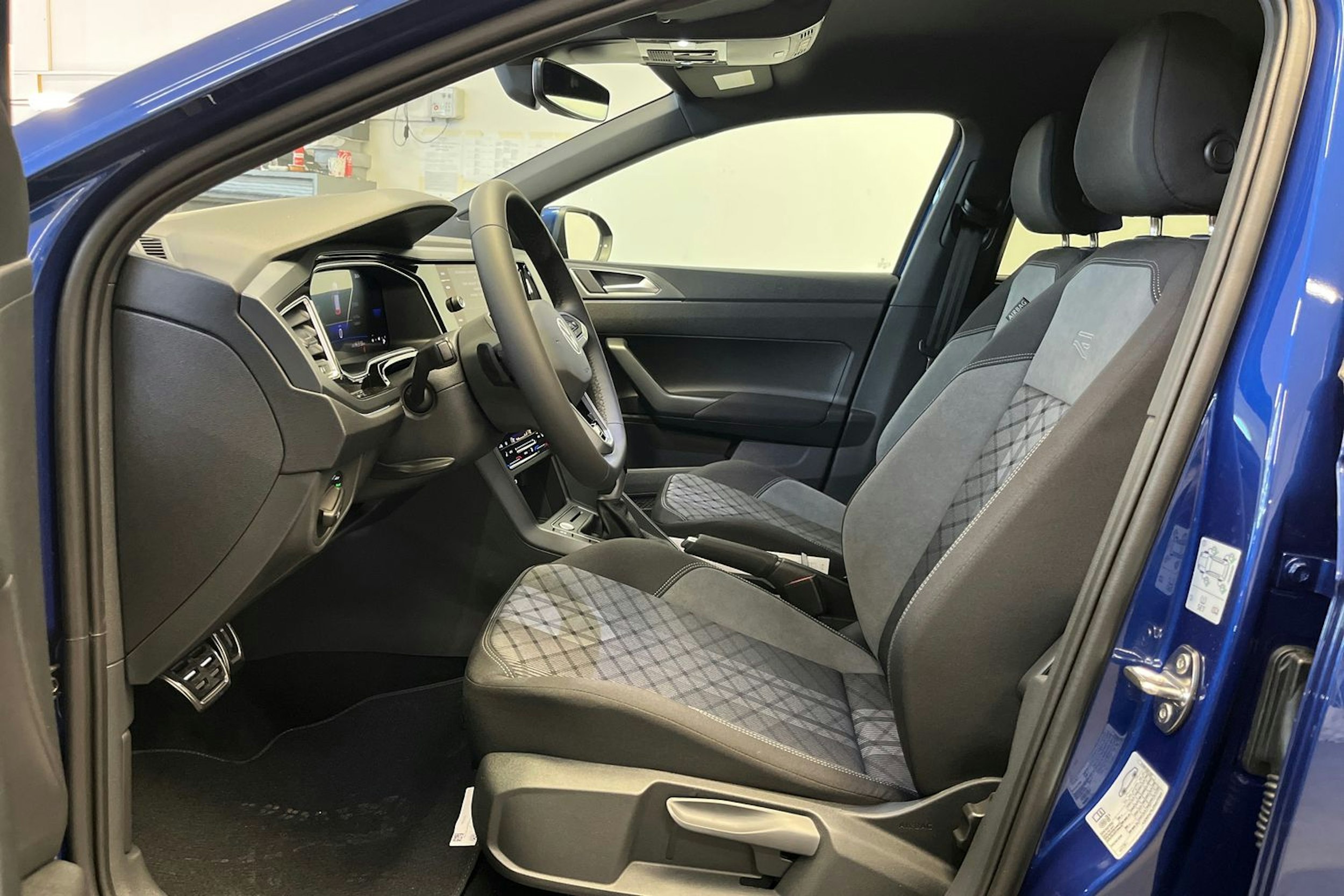 sininen Volkswagen Taigo 2025 kuva 12.