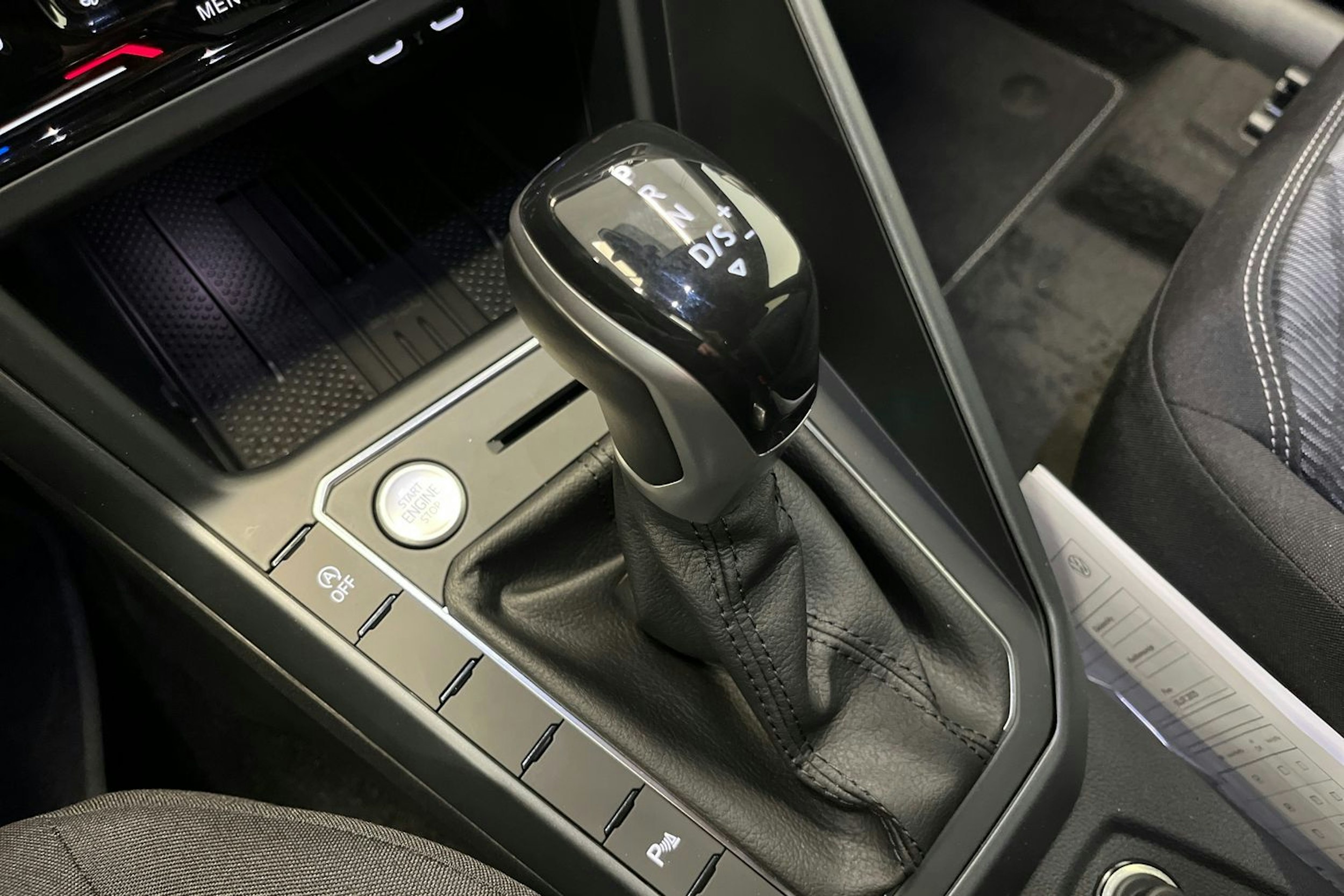 sininen Volkswagen Taigo 2025 kuva 17.