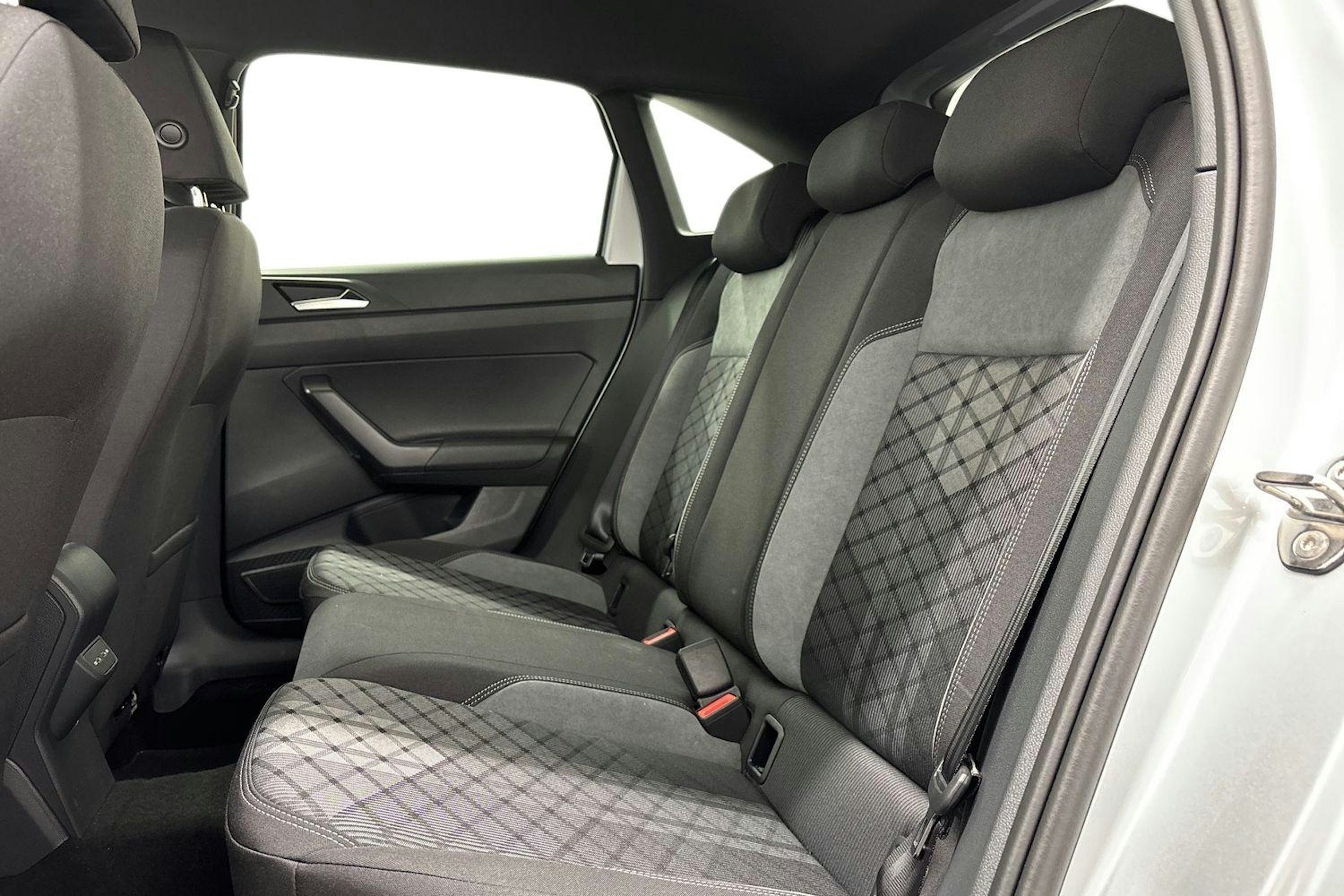 met. harmaa Volkswagen Taigo 2025 kuva 8.