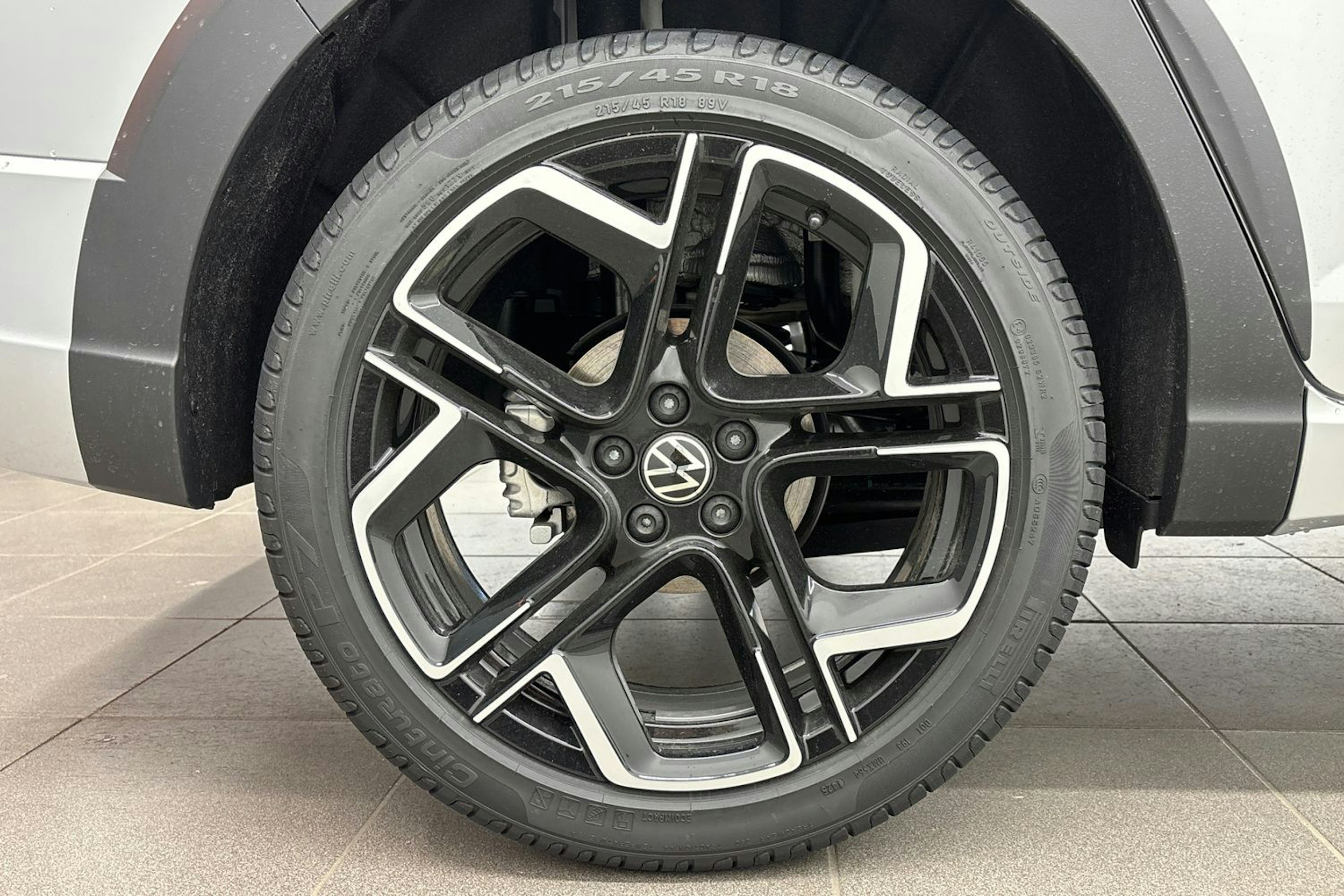 met. harmaa Volkswagen Taigo 2025 kuva 10.