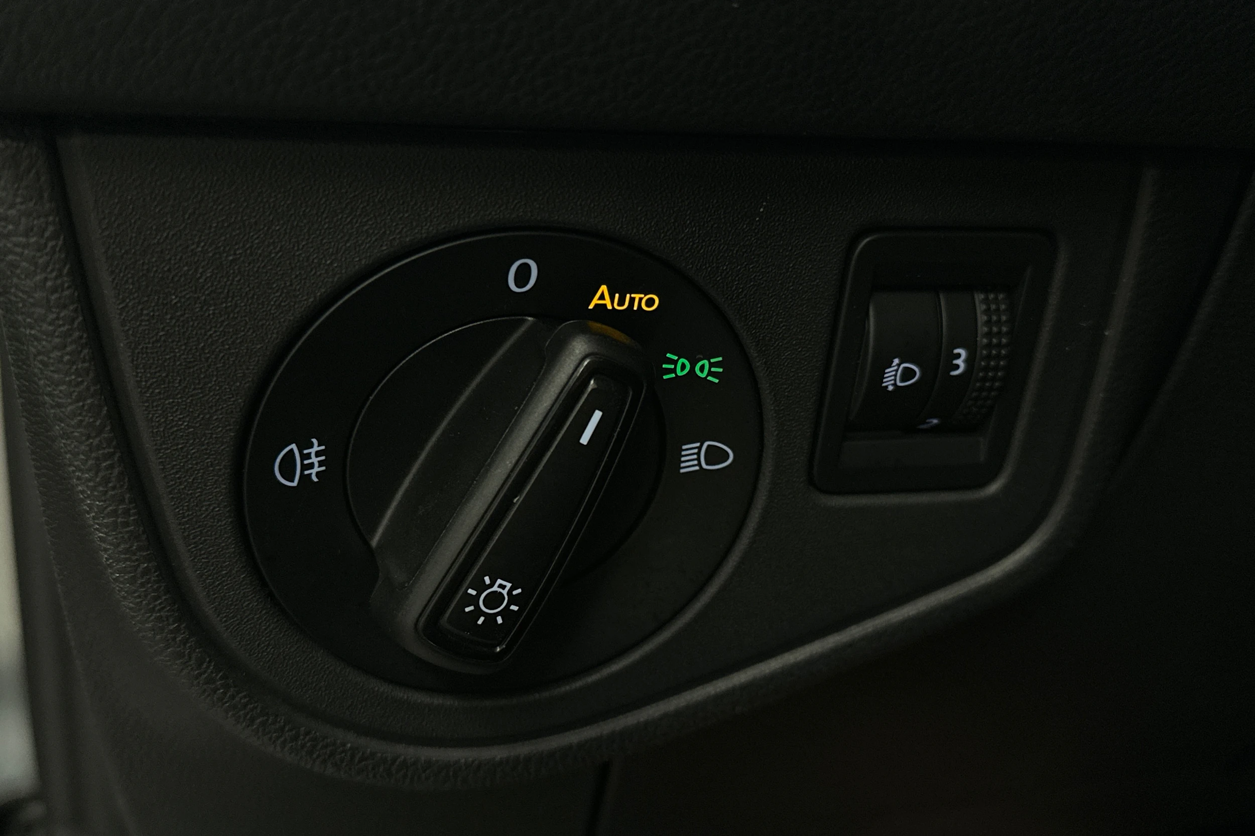 harmaa Volkswagen Taigo 2025 kuva 14.