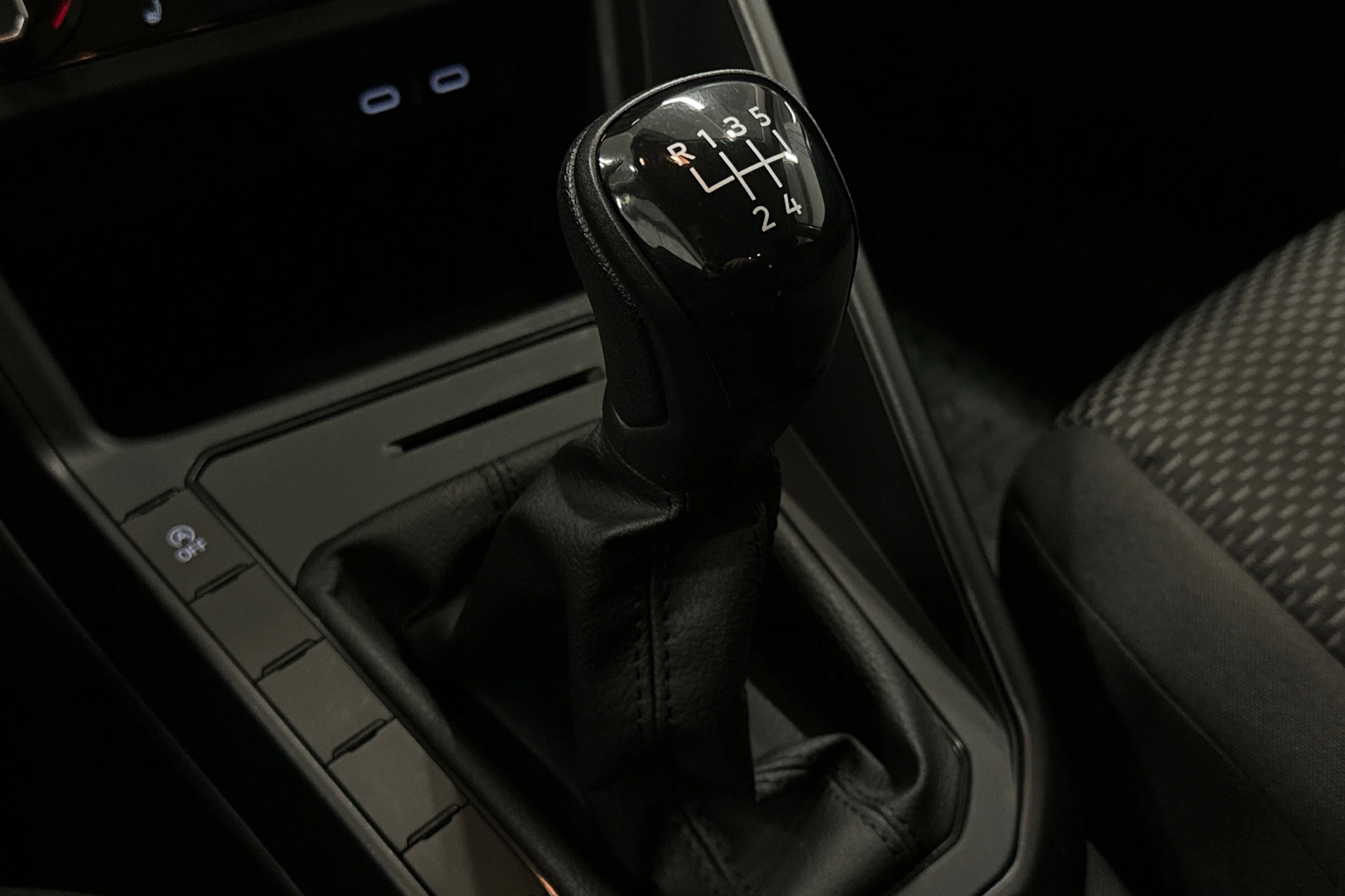 harmaa Volkswagen Taigo 2025 kuva 17.