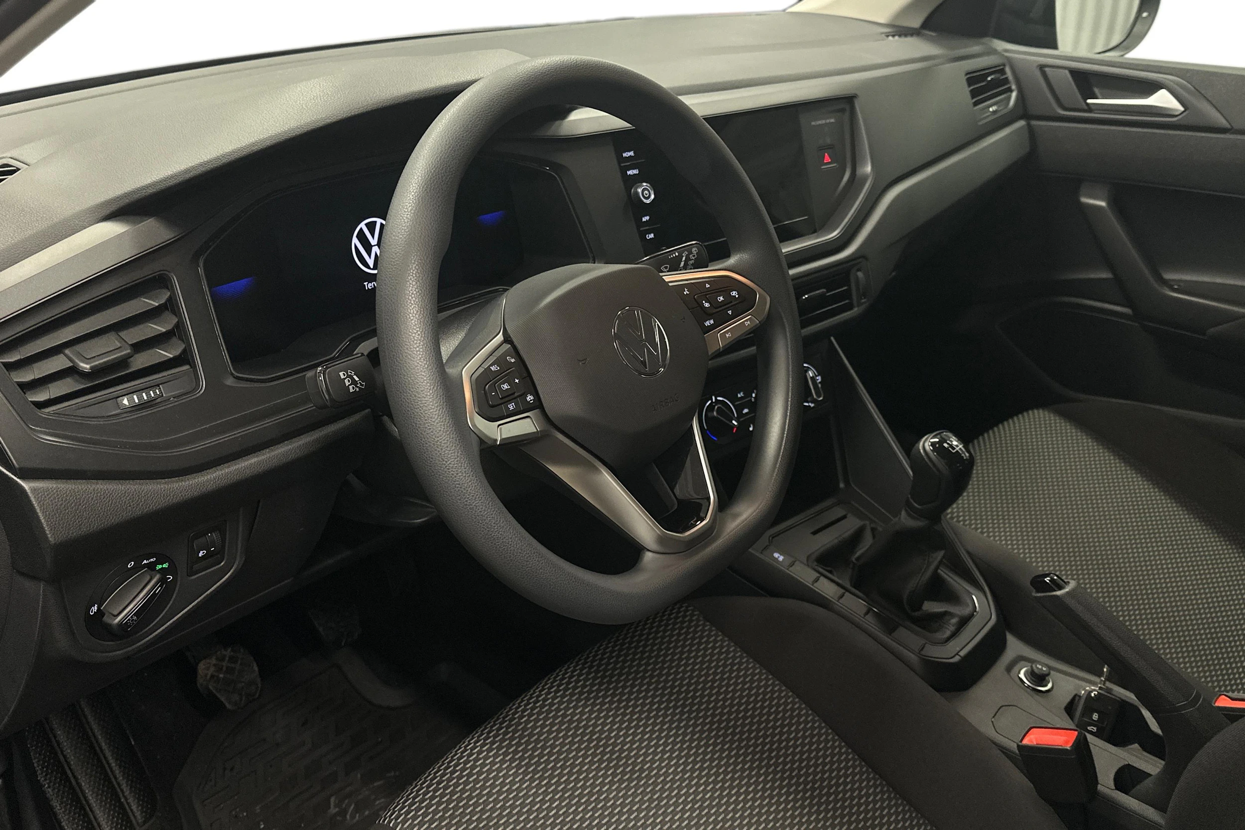 harmaa Volkswagen Taigo 2025 kuva 6.