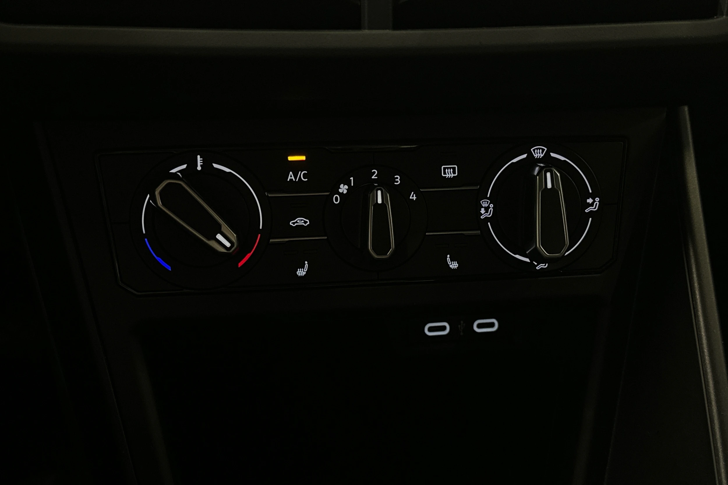 harmaa Volkswagen Taigo 2025 kuva 26.