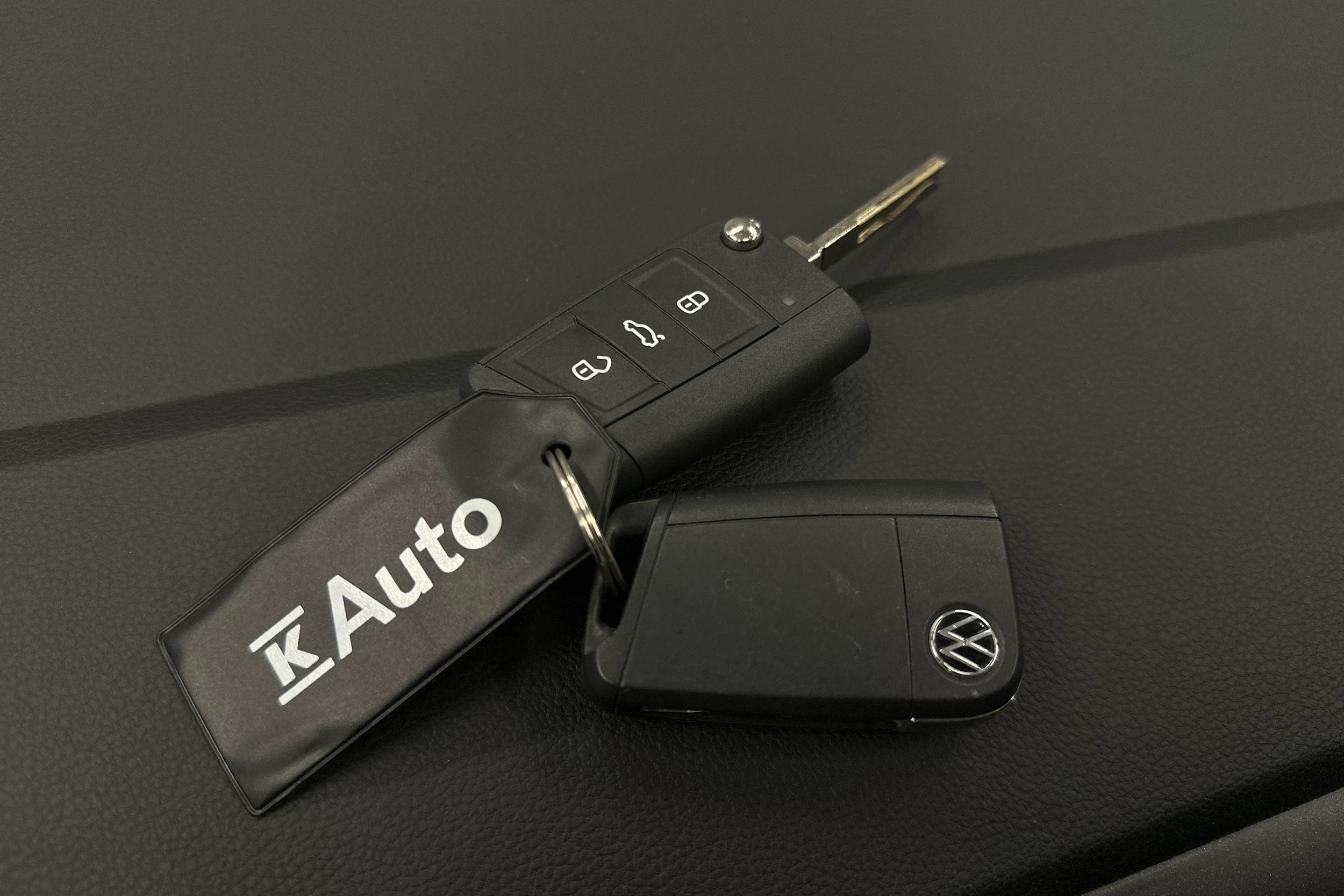 harmaa Volkswagen Taigo 2025 kuva 30.